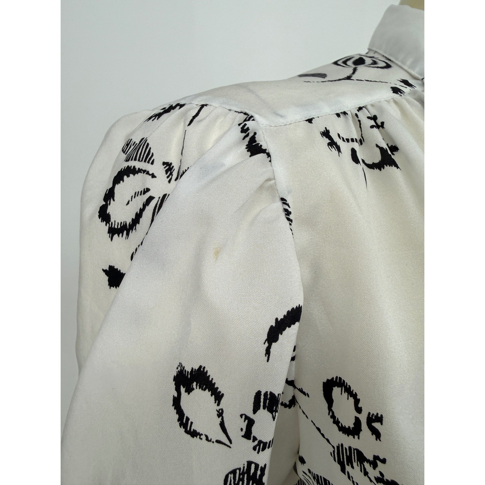 Vintage Judy Bond 1970s Short Sleeve Top White with Black Floral Print Sz 12