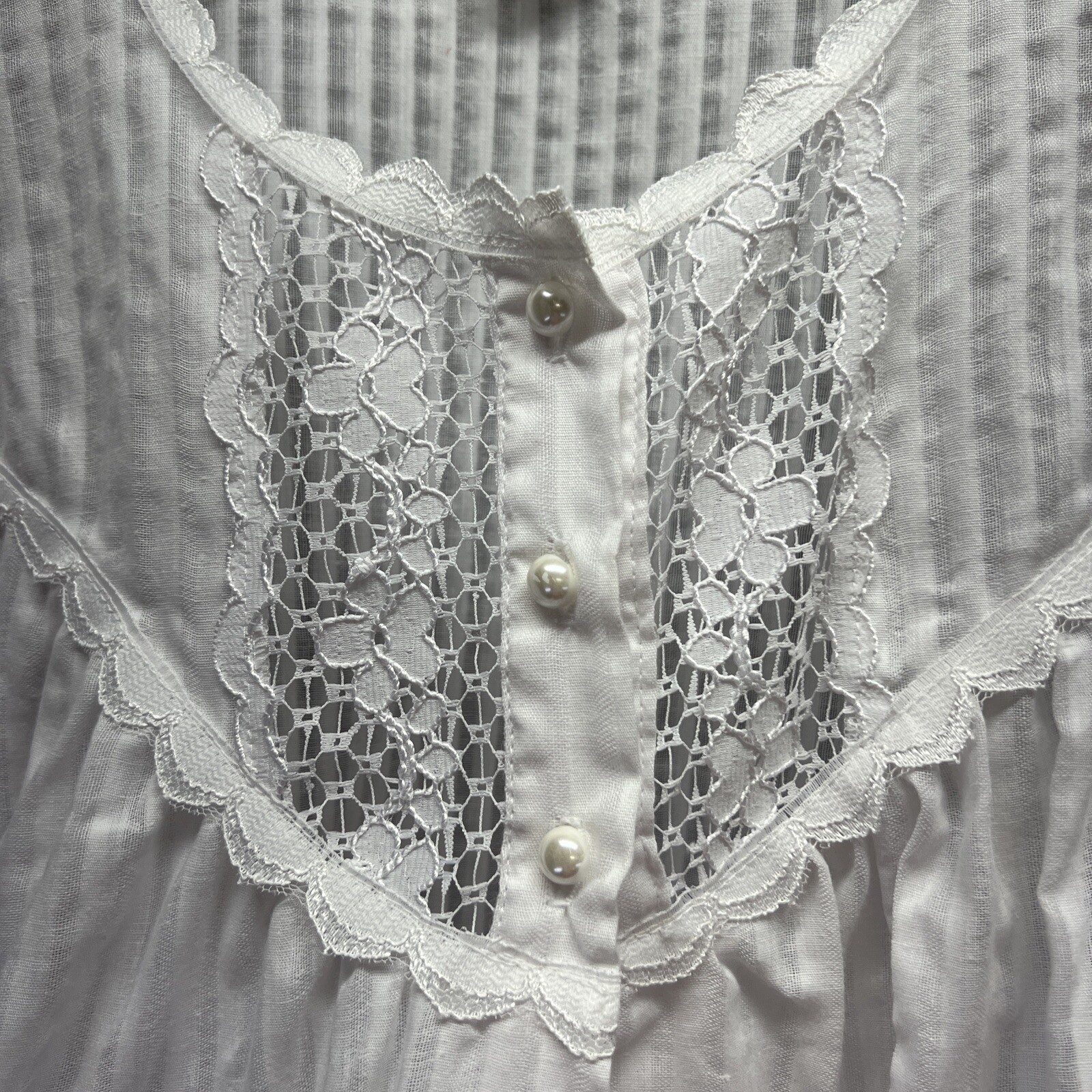 Vintage 90’s CARRIAGE COURT 100% Cotton White Lace Robe Women’s S
