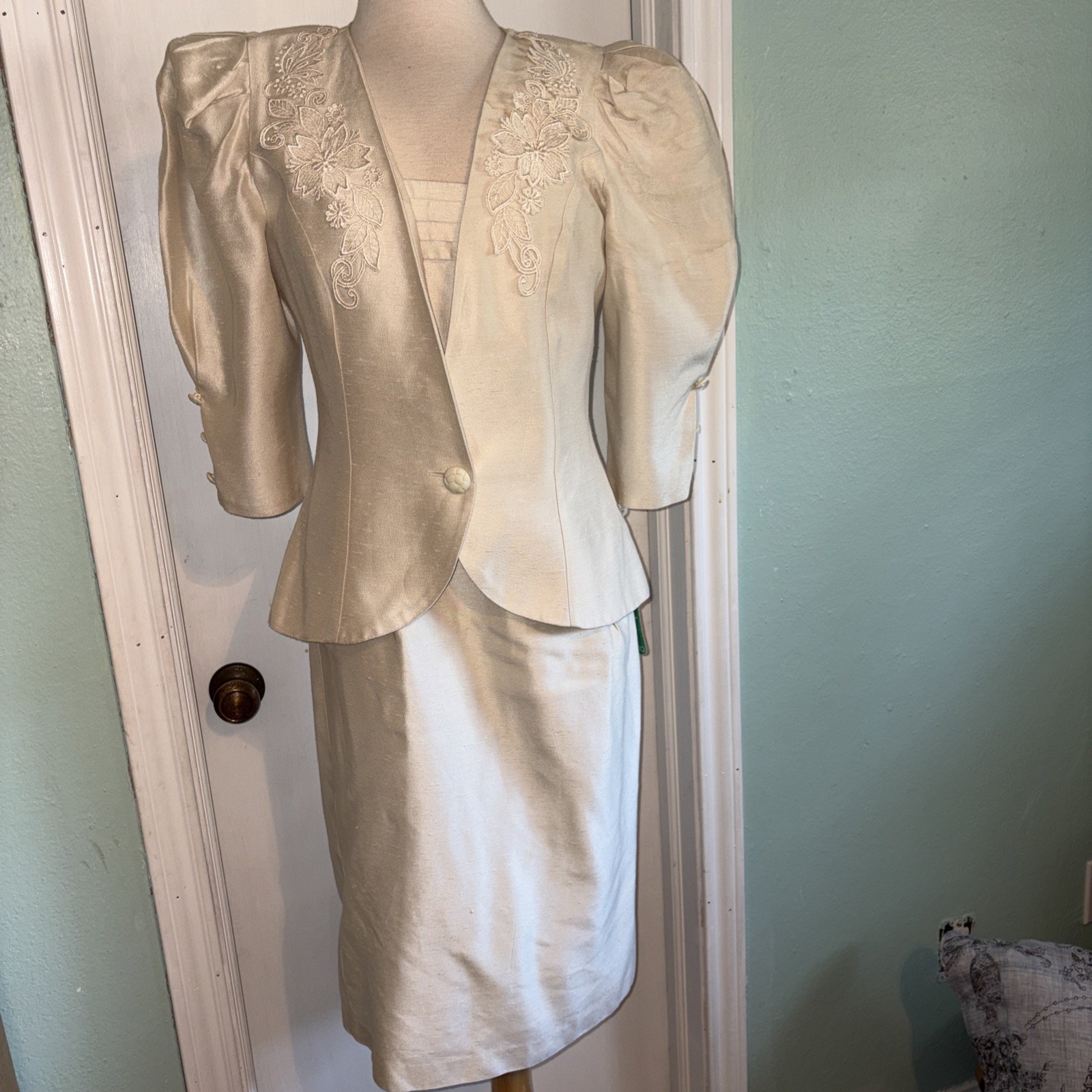 Cachet By Bari Protas Light Beige 2 Piece Top Dress Size 9-10