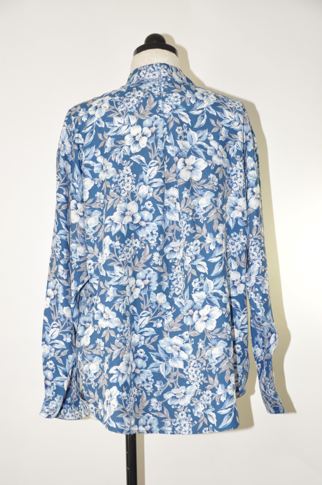 90s Vintage Blue Botanical Floral Print Rayon Oversized Shirt Blouse Top Women M