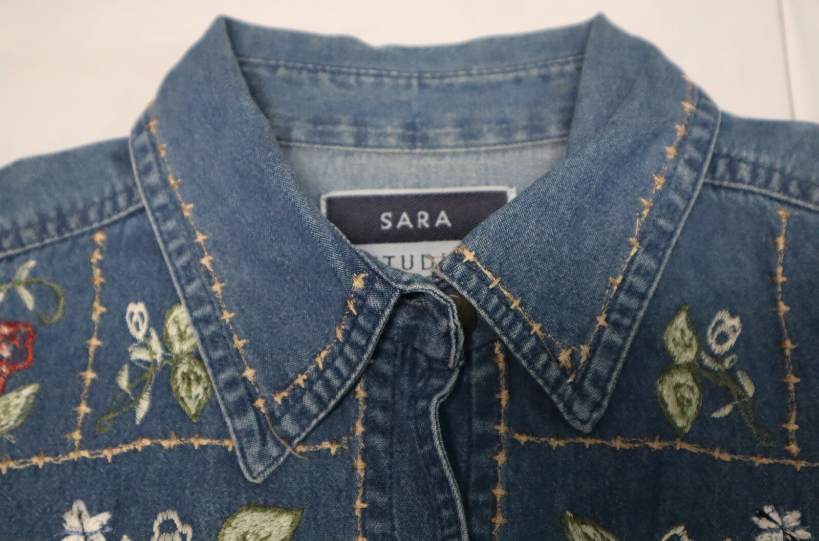 Vintage 1990s SARA STUDIO womens denim embroidered shirt jacket size M
