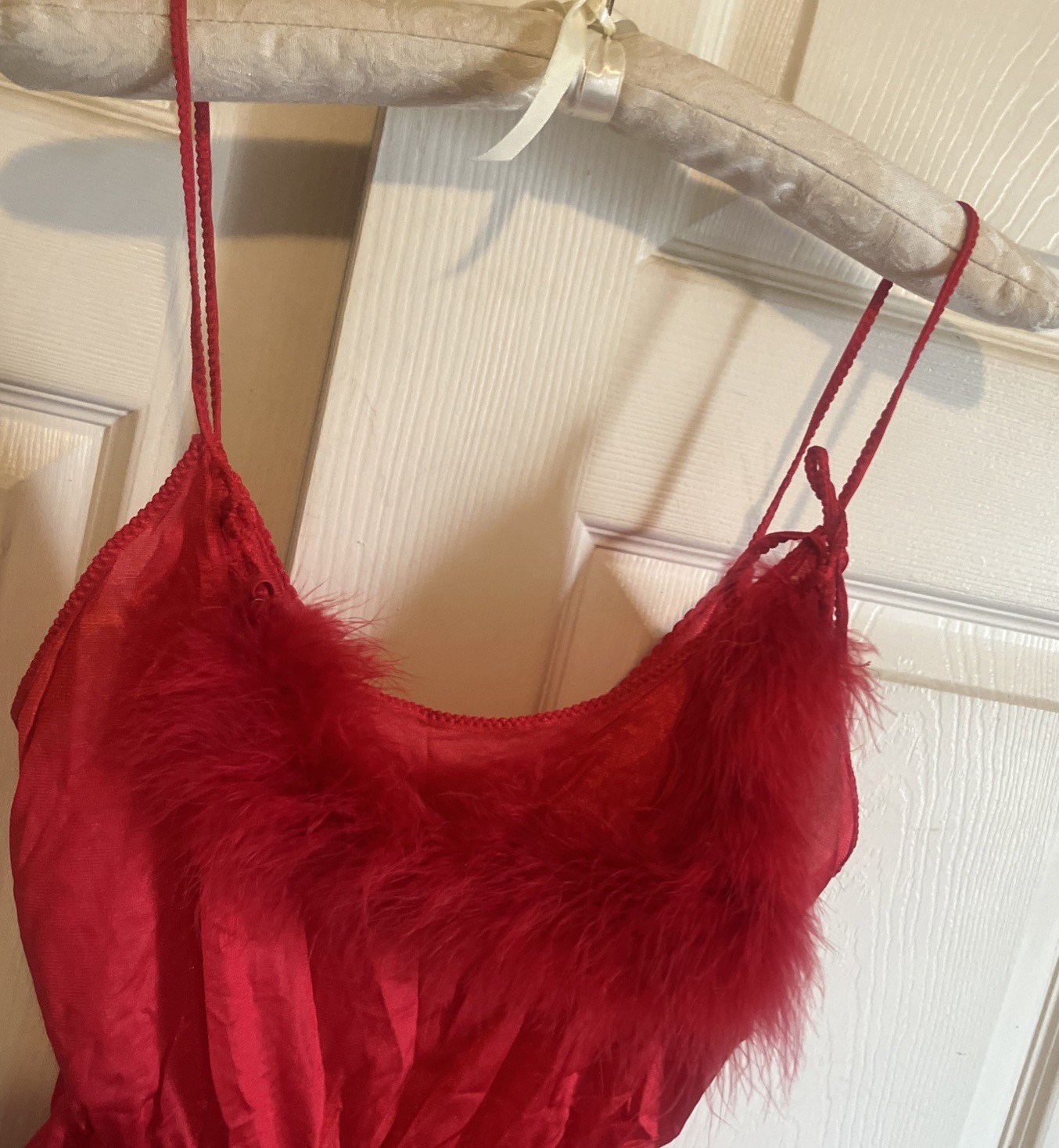 Woman’s FeatherBed NYRed Nightie Nylon Removable feather Side split Vtg Sz Sm