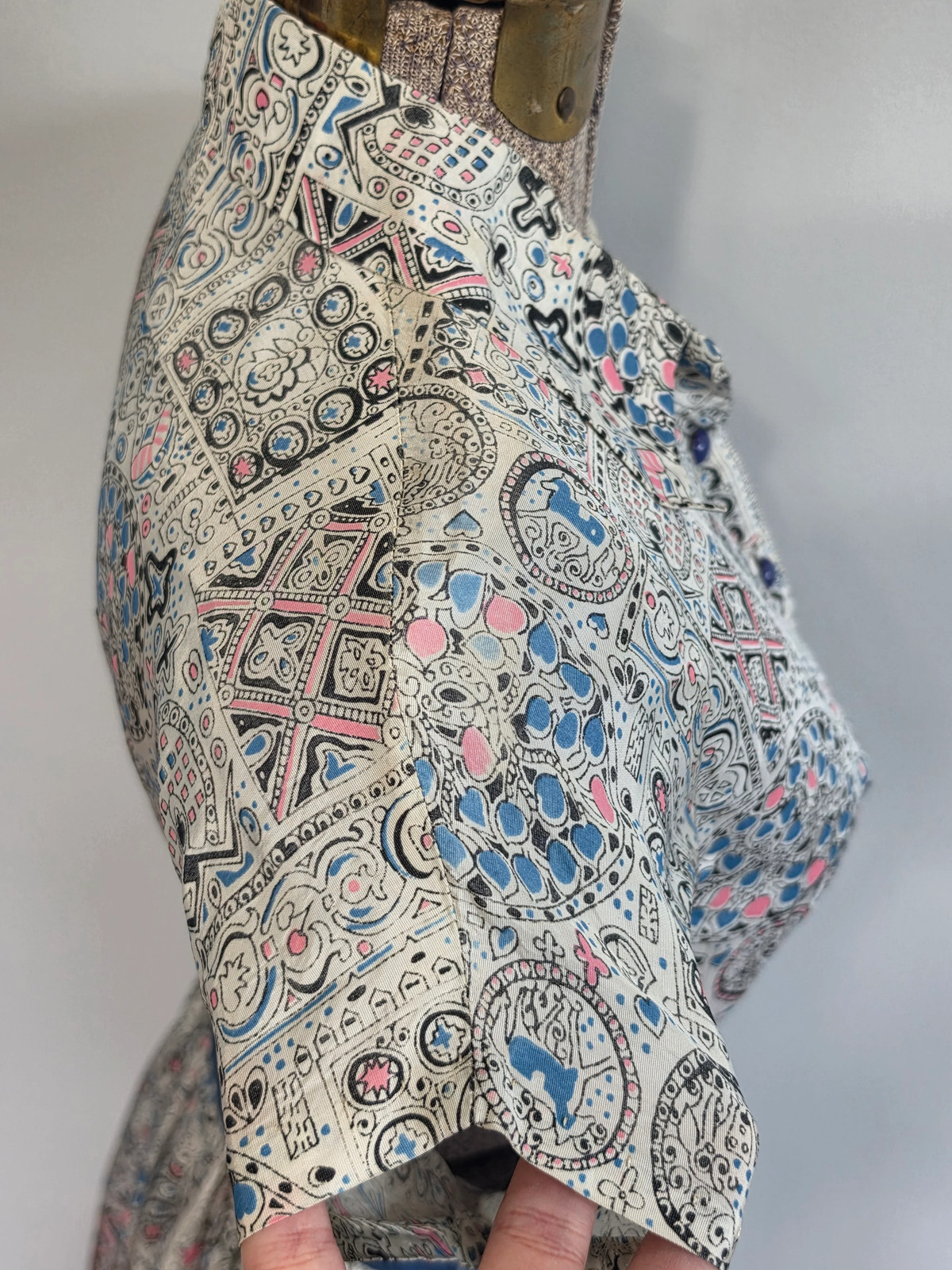 Vintage 1940s 1950s White Blue Pink Abstract Novelty Print Dress Animals Birds