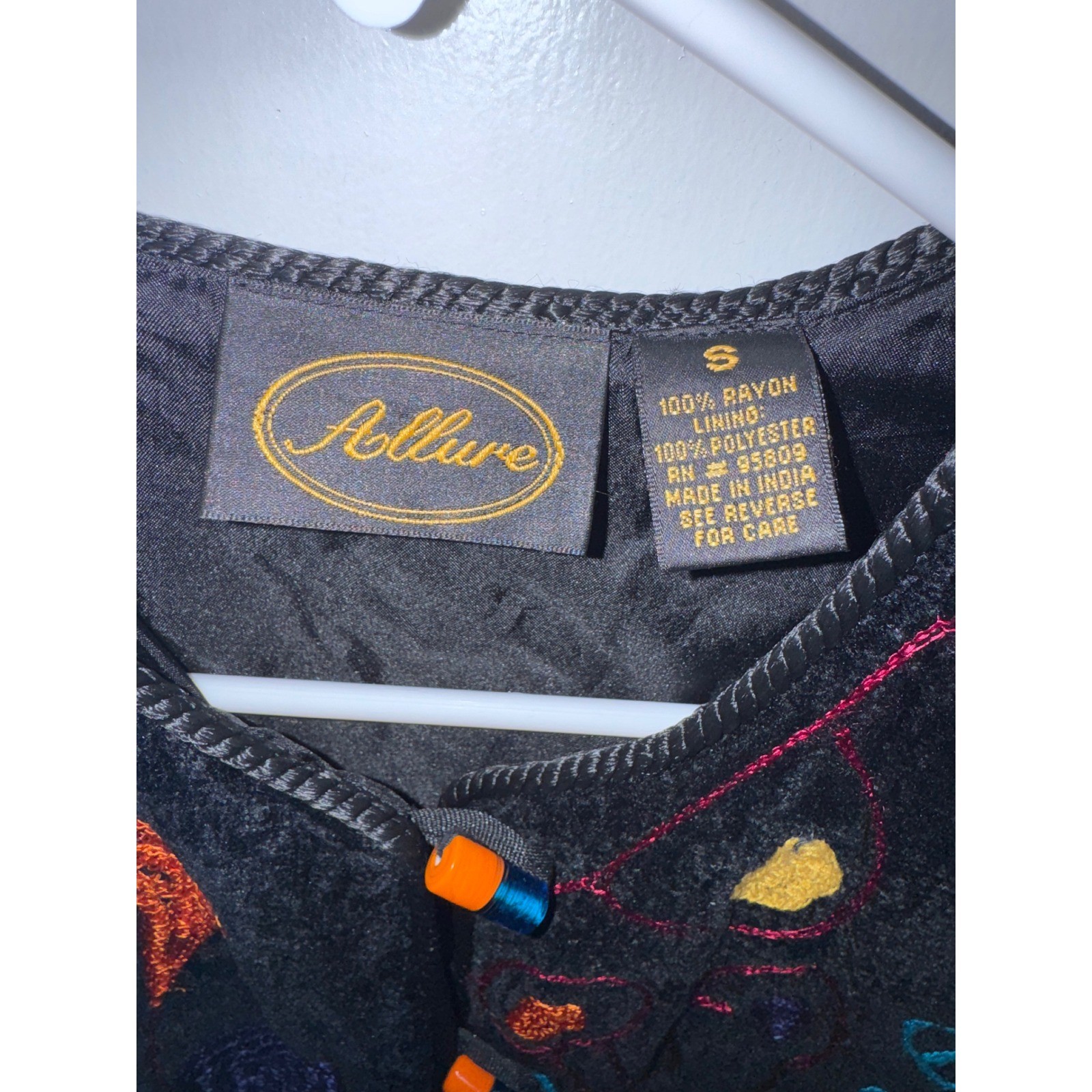 Allure Vintage Black Velvet Embroidered Abstract Cat Animal Jacket Small