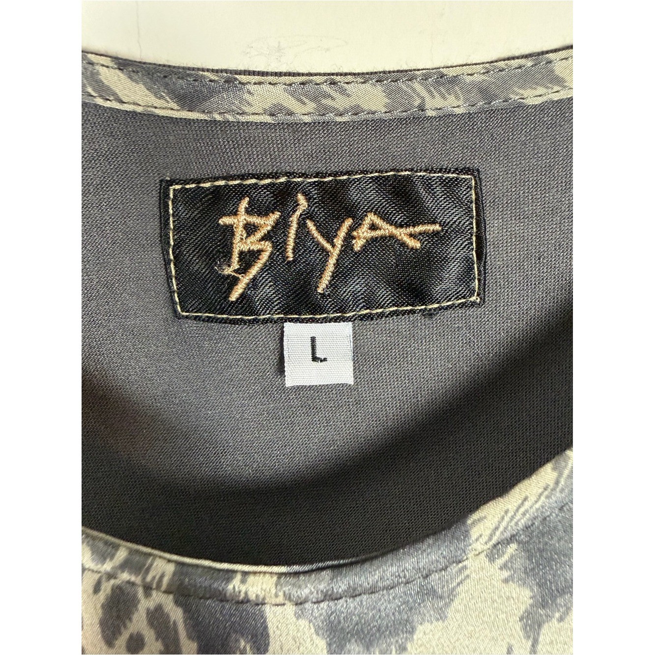 Biya V-Neck Flowy Modal Tunic Top Animal Abstract Print Size Large