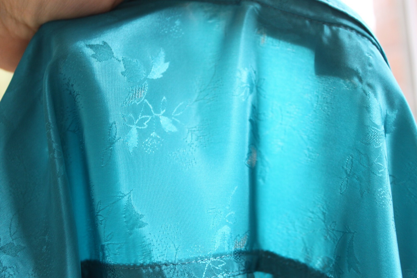 Vintage 70’s Buffum’s Turquoise satin Japanese Fabric Leaf Pattern Blouse 12