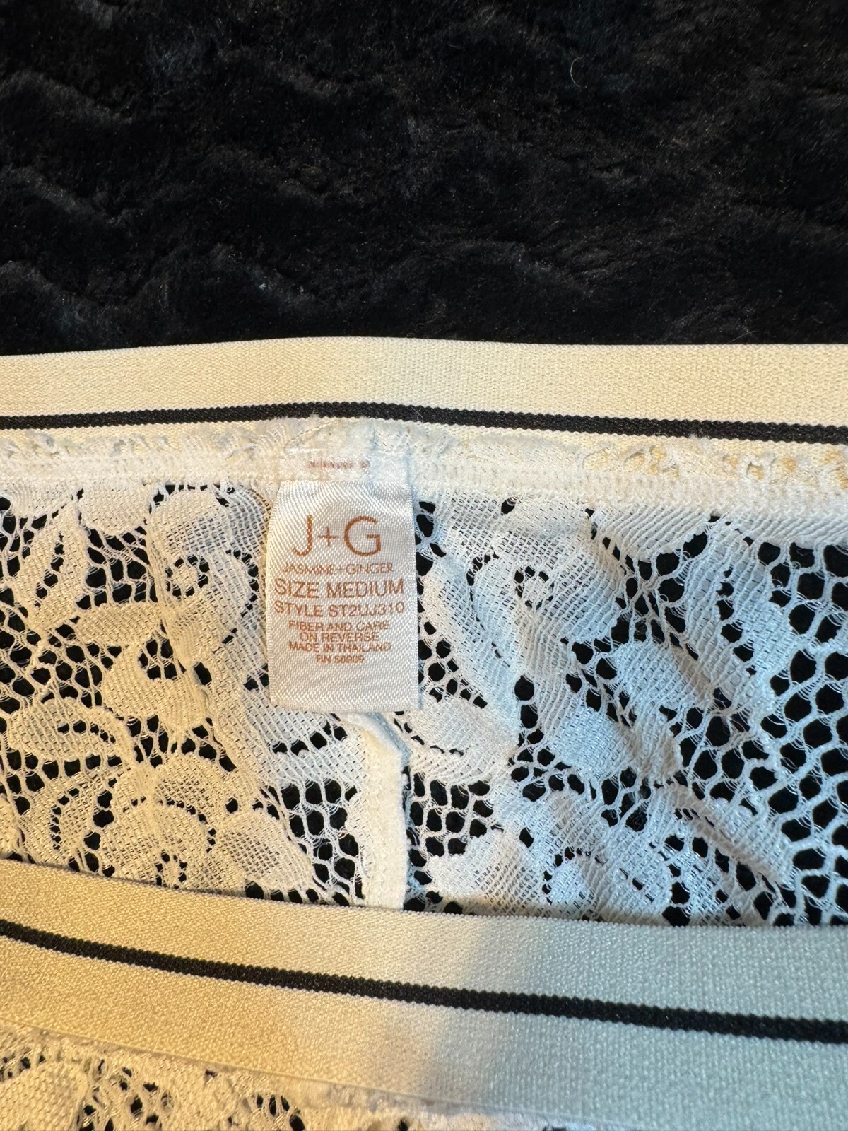 NWOT JASMINE AND GINGER J&G MEDIUM WHITE LACE STRING BIKINI