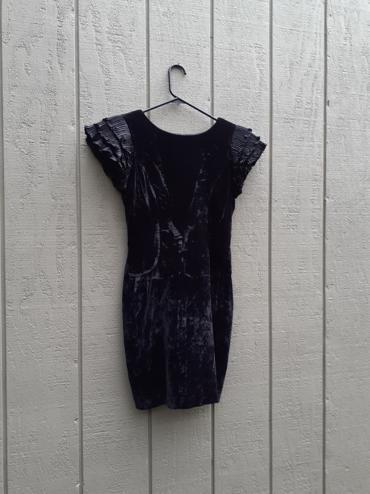 Vtg Nu-Mode Toronto Black Velvet Mini Dress Deep V Back Shoulder Pads XS Ruffled