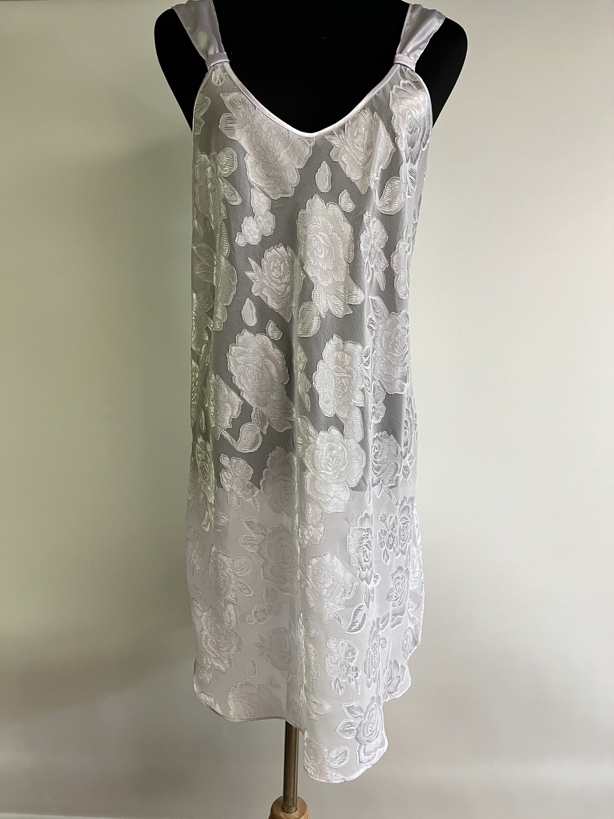 Vintage Plus Size Secret Treasures White Embossed Chemise/Nightie Size 1XL