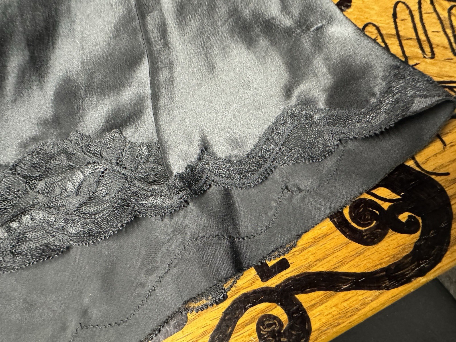 VINTAGE BARBIZON HALF SLIP WITH LACE . BLACK. 30 LENGTH 21 ACROSS WAIST