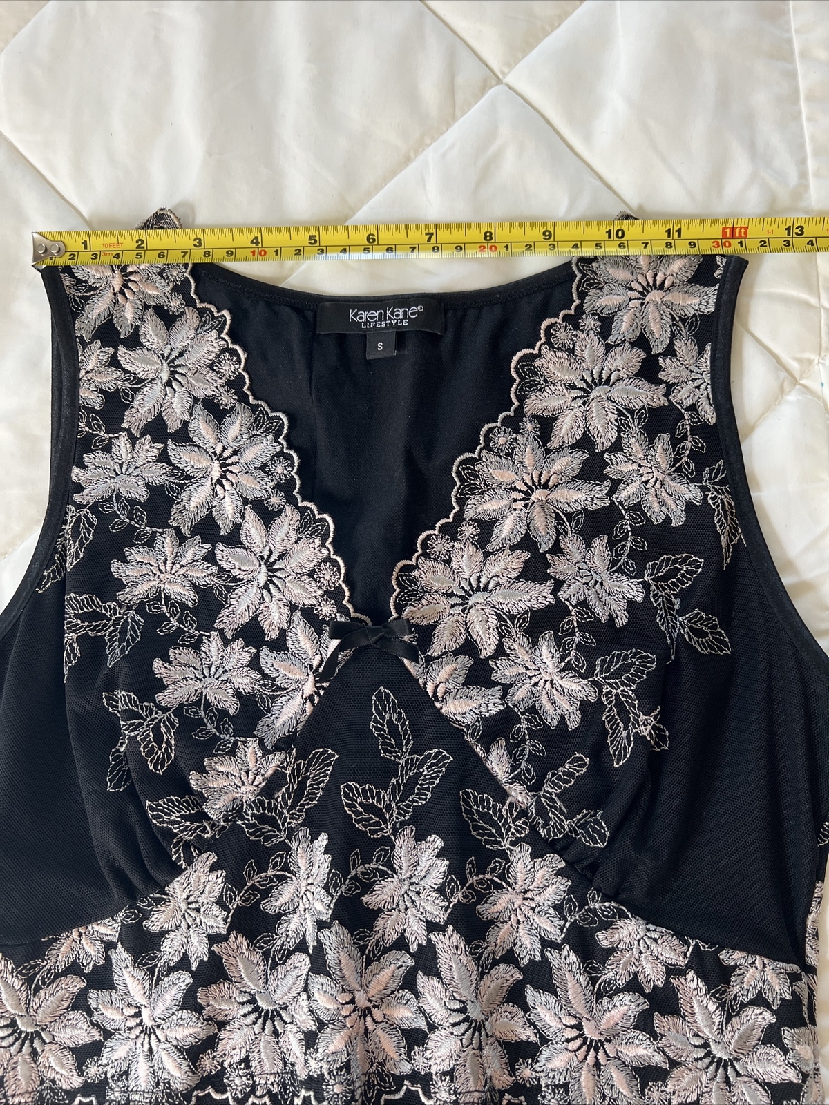 Vintage Karen Kane Slip On Black With Pink Florets Embroidery Short Top XS/S