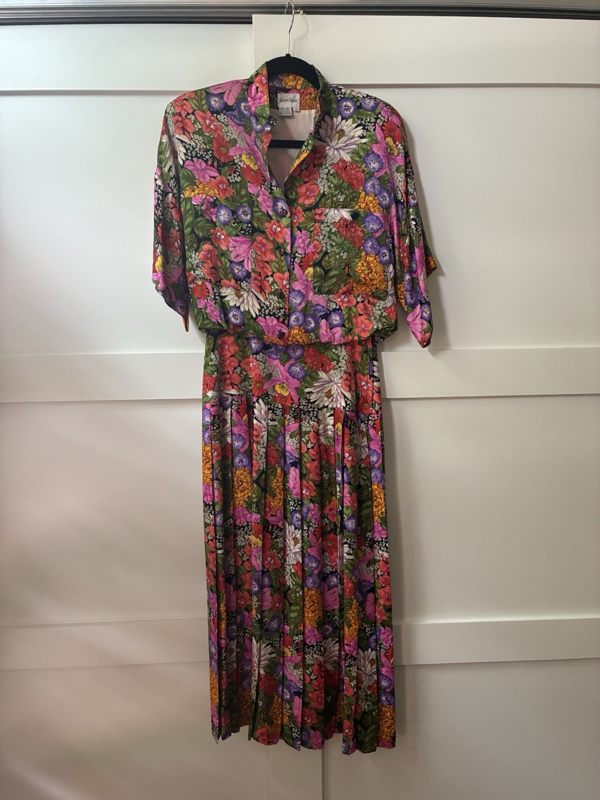 VTG Neiman Marcus 100% silk flowery maxi pleated dress, 6 runs small