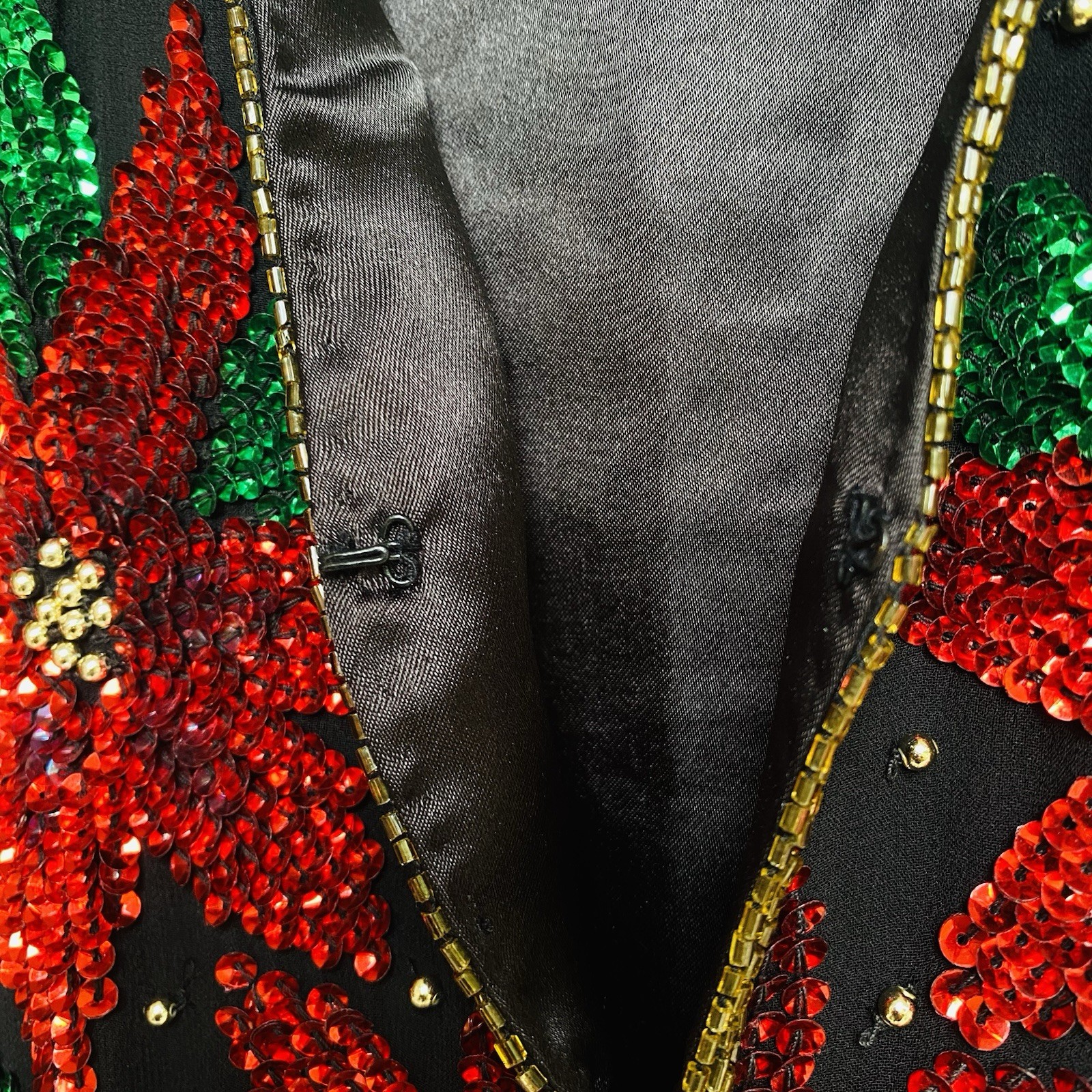 SCALA Vest Black Red Beaded Sequin Poinsettia Festive Core Christmas Holiday VTG