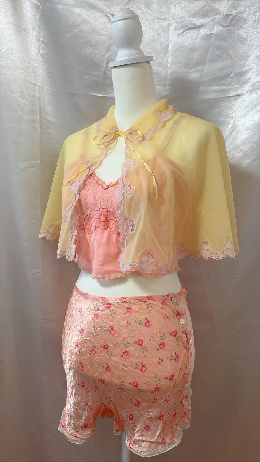 Vintage 50s 60s Sheer Chiffon Cape Lace Collar Lingerie Peignoir yellow Coquette