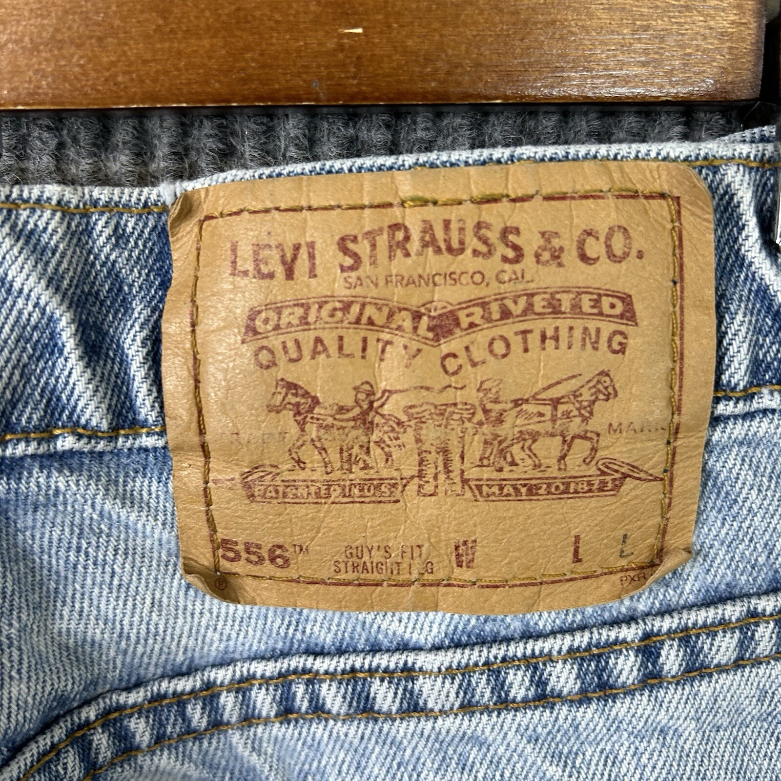 Vintage Levis Jeans 556 Women’s 32/32 Guys Fit Straight Leg
