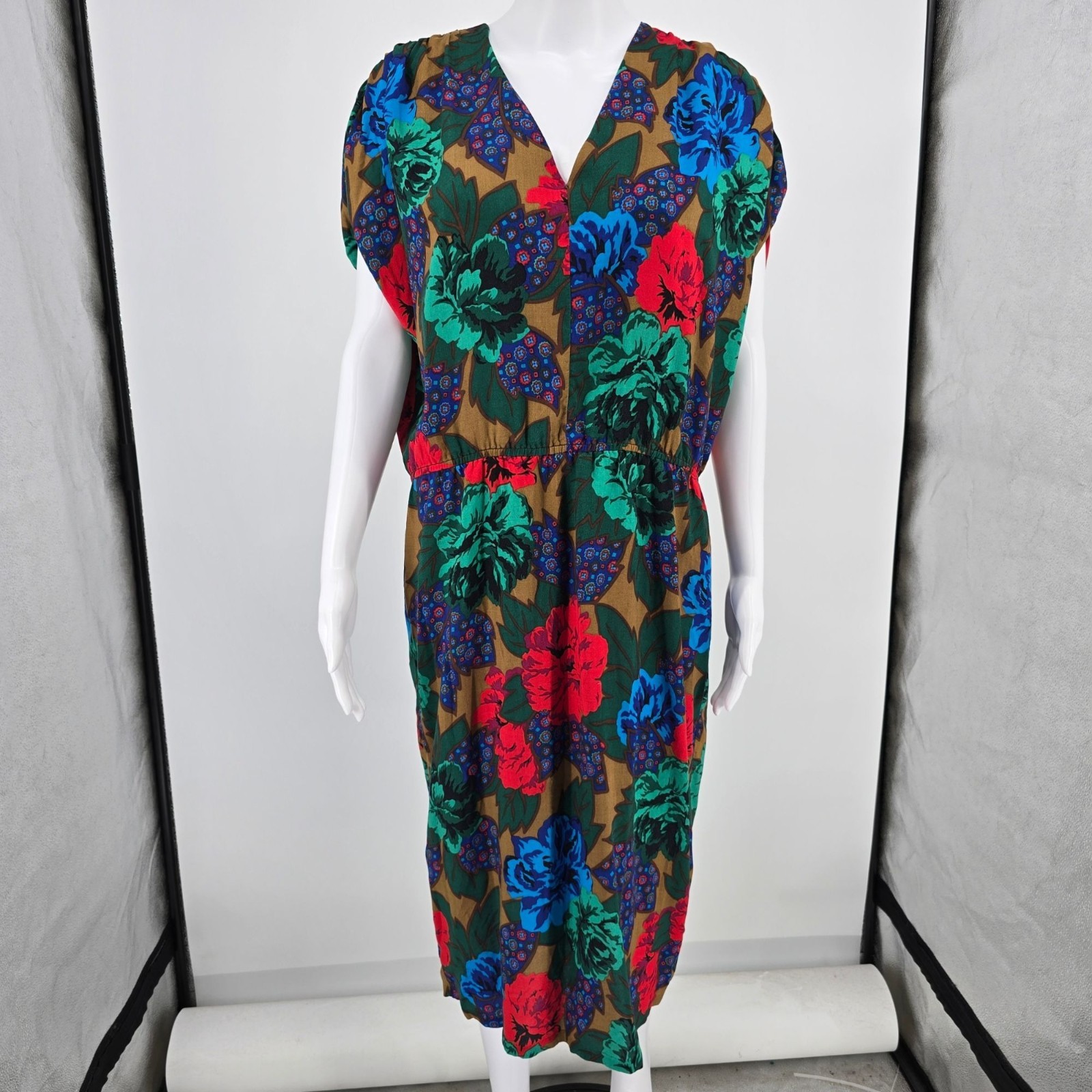 Vintage 1980s Unbranded Floral Print Dolman Sleeve V-Neck Midi Dress (XL)