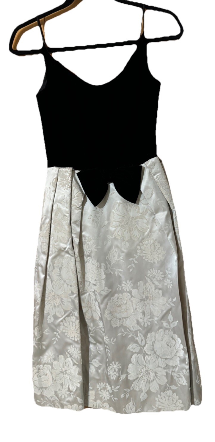 1950s Leakas Formal Prom Dress Bust 32 Waist 23 EUC XXS Black Velvet, Bow Dayton