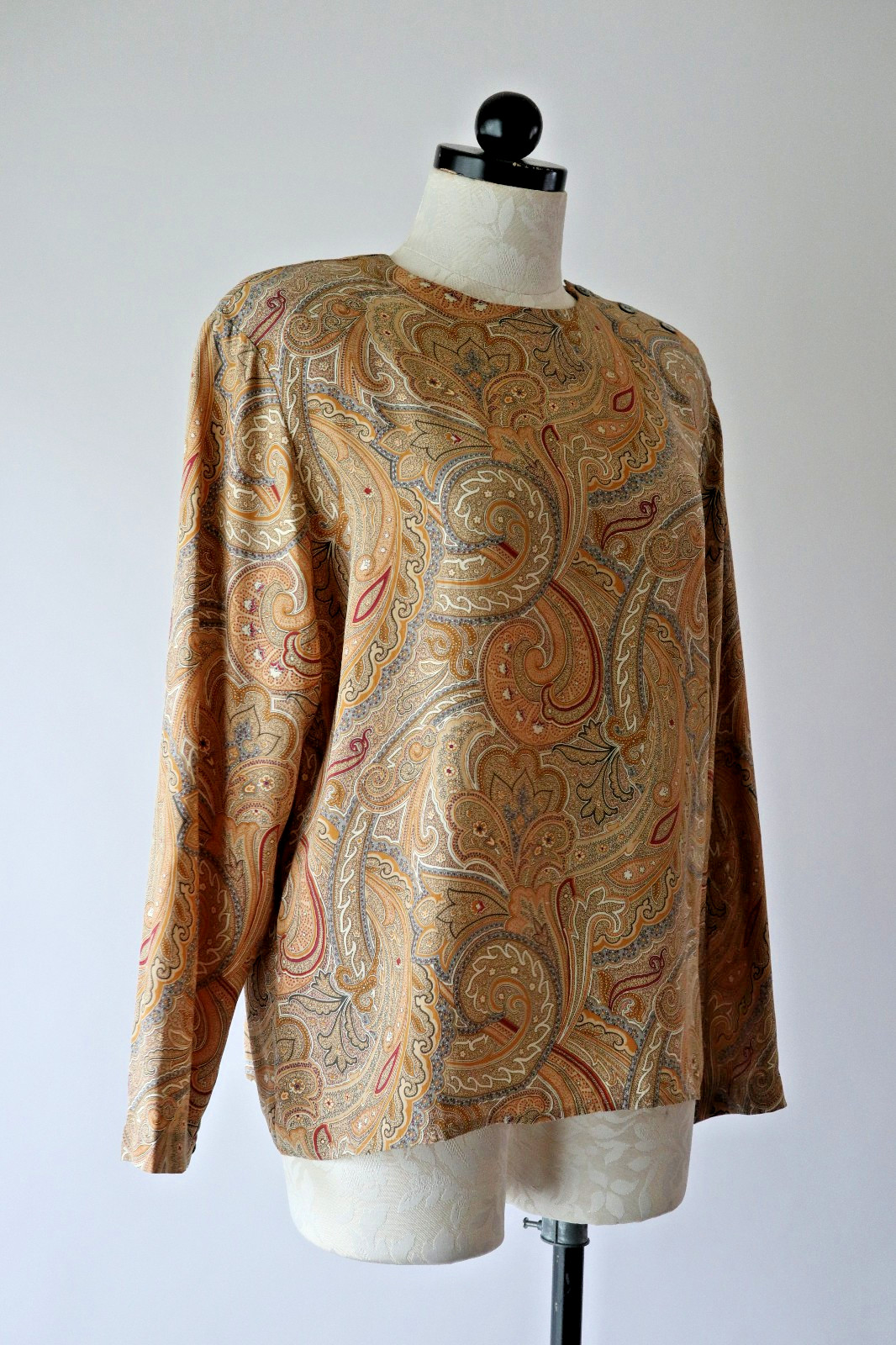 1990s Vintage Tan Beige Paisley Silk Minimalist Top Pants Two Piece Set Suit S M