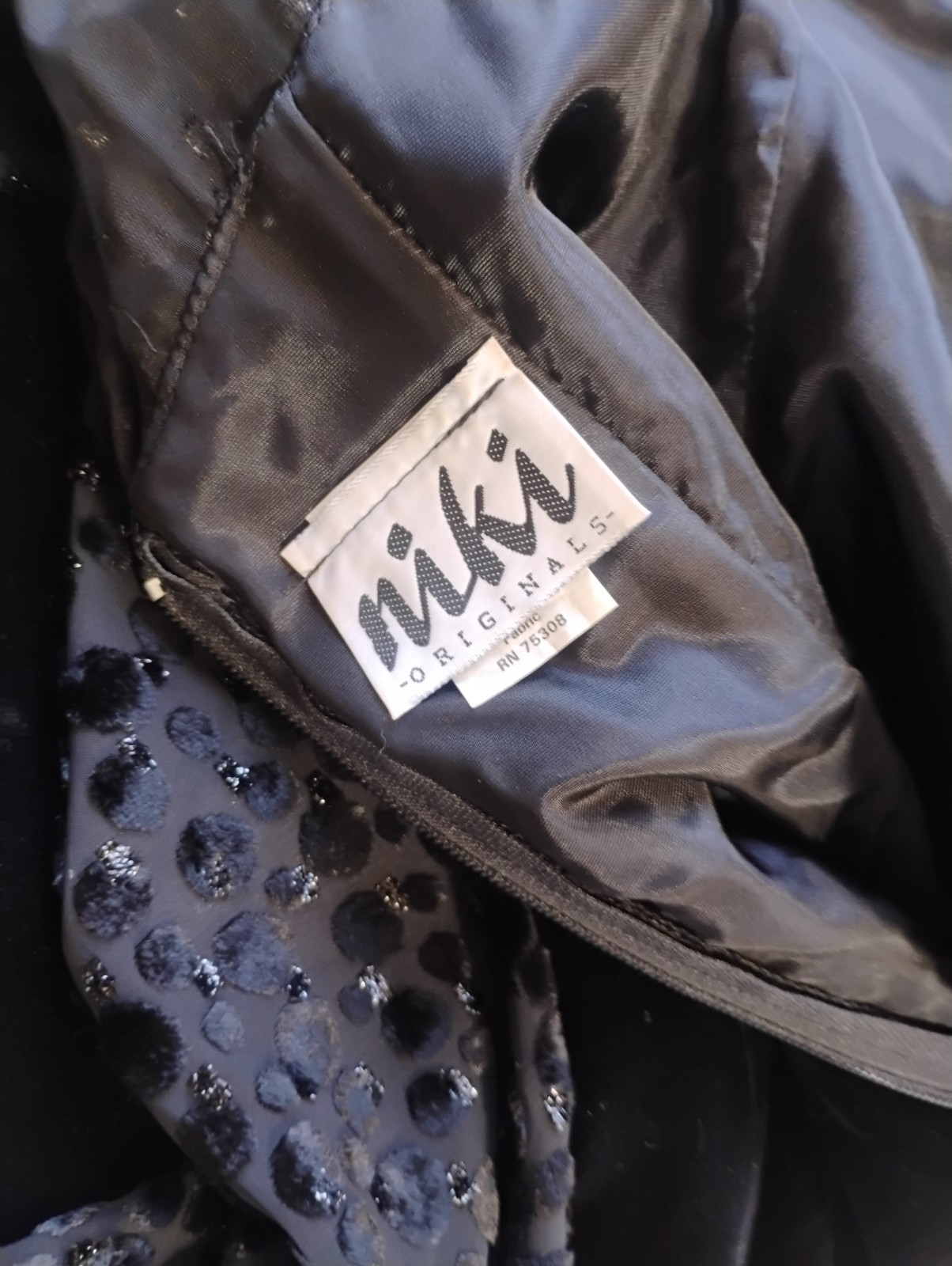 Niki Originals sz 6 Black Velvet Fit & Flair Dress Illusion Neck & Sleeve