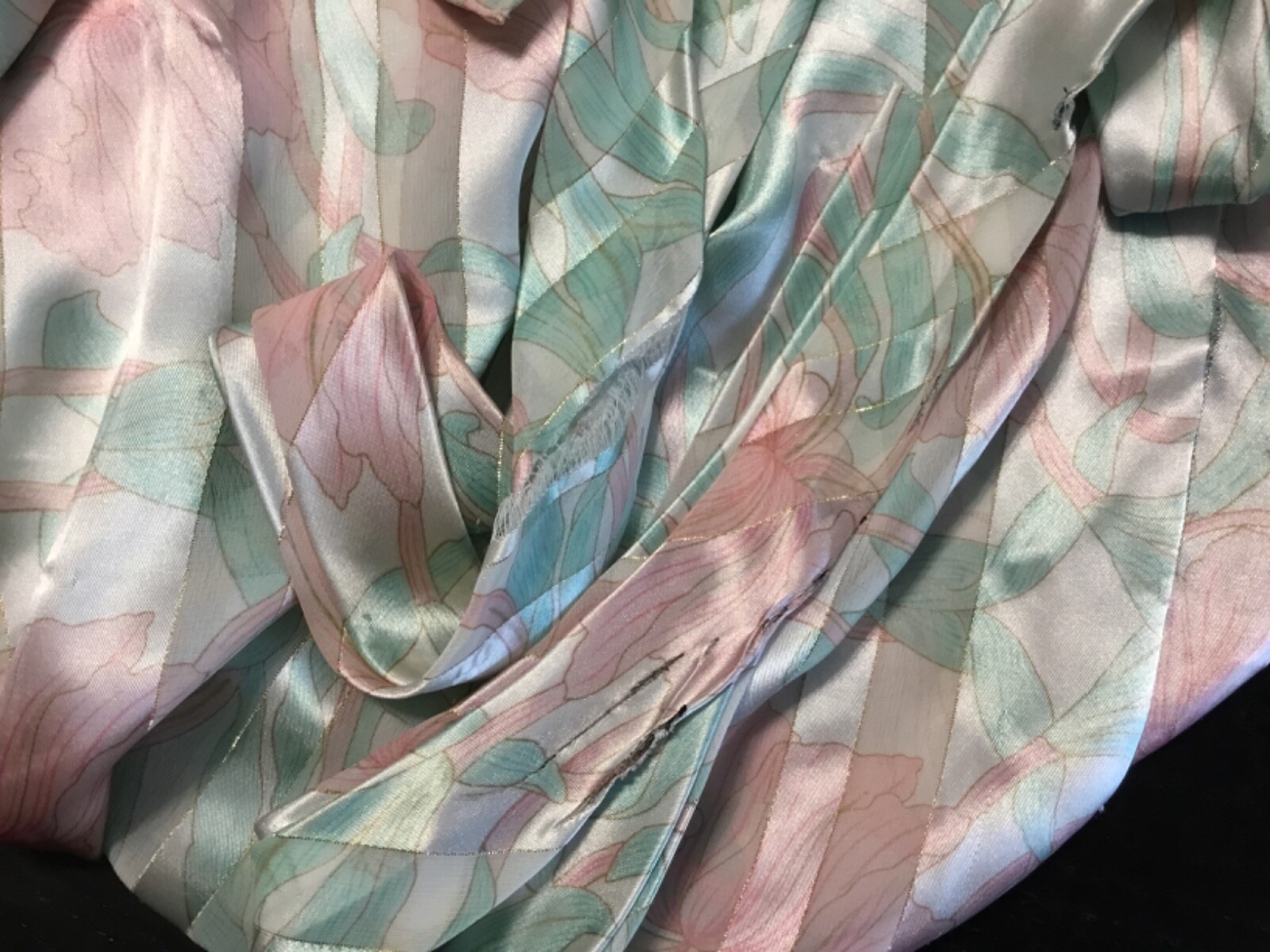 Lucie Ann II Vintage Satin Floral Robe Size Medium Nightware Lingerie Robe