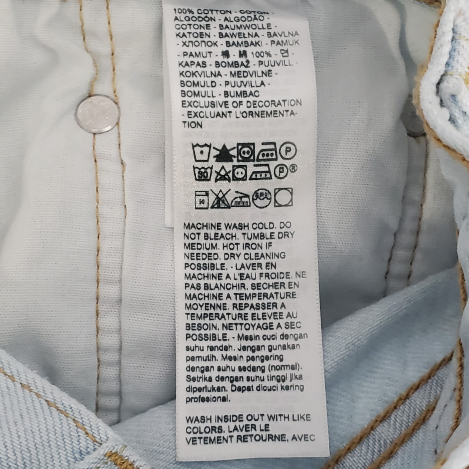 Levi’s 501 Women’s Original Denim Shorts light wash distressed 28″ Waist