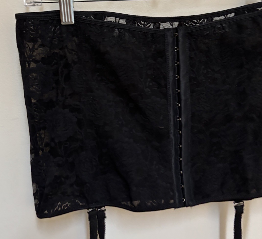 Vintage Crown-ette Black Rose Lace Garter Open Bottom Girdle Style 066 Sz 44/7X