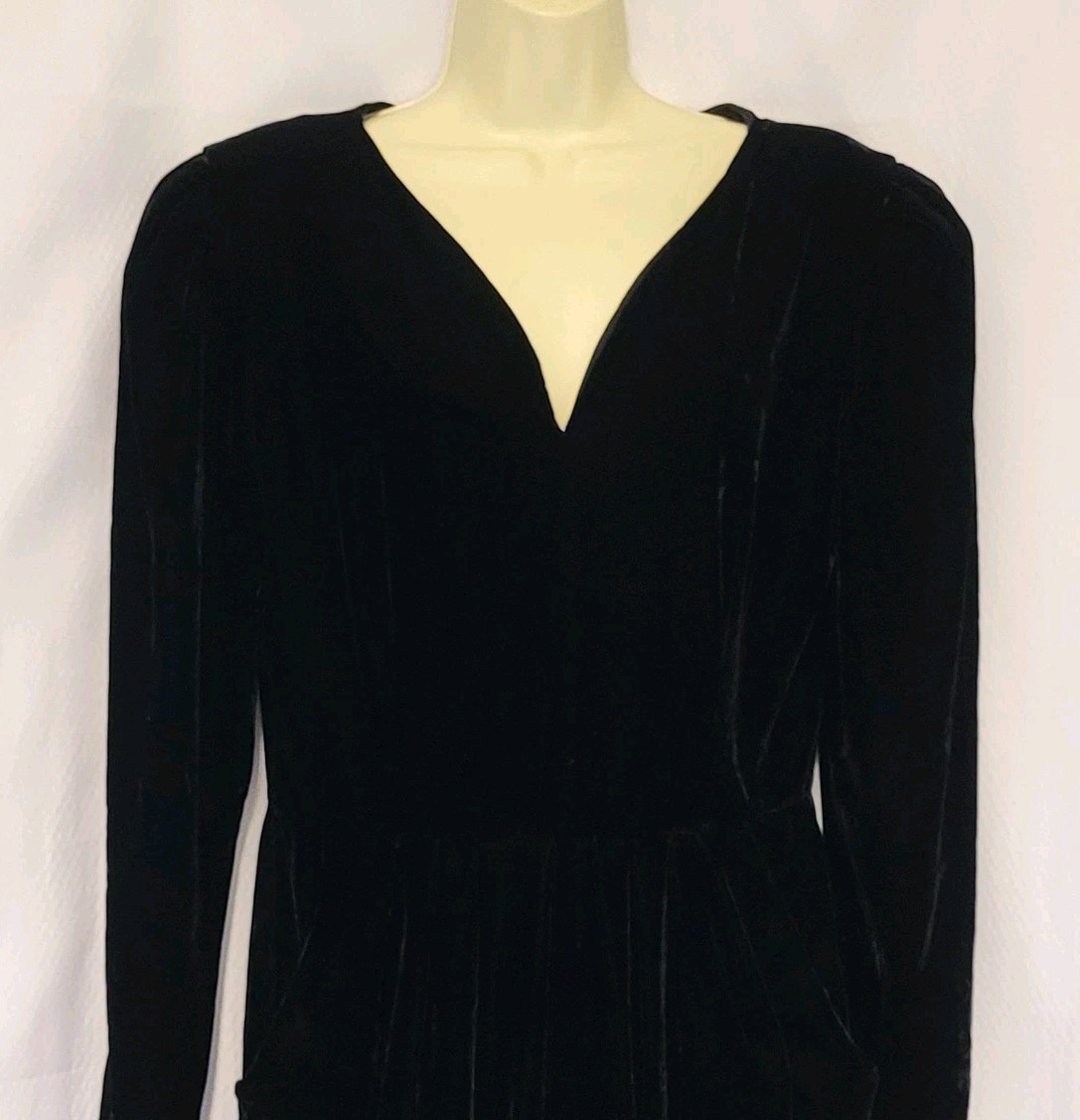VTG Maggie London Black Velvet V Neck Dress Padded Shoulders Holiday Glam Sz 14