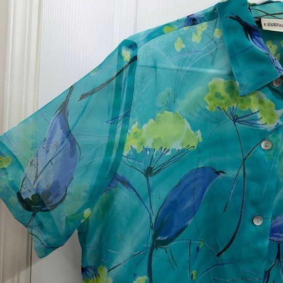 Vintage Modern Essentials blue floral sheer lightweight button down collar shirt