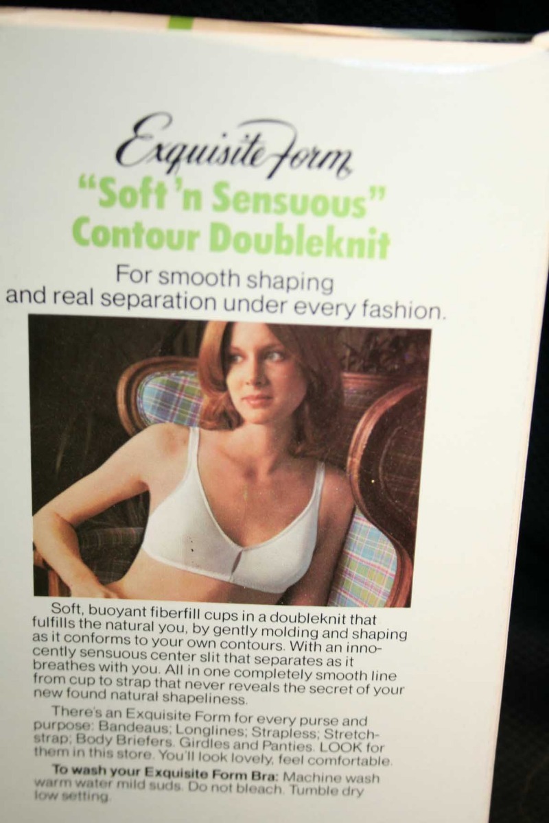 32B VTG 70s NOS Nylon CONTOUR Keyhole Bra Soft’n Sensuous Exquisite Form P3789