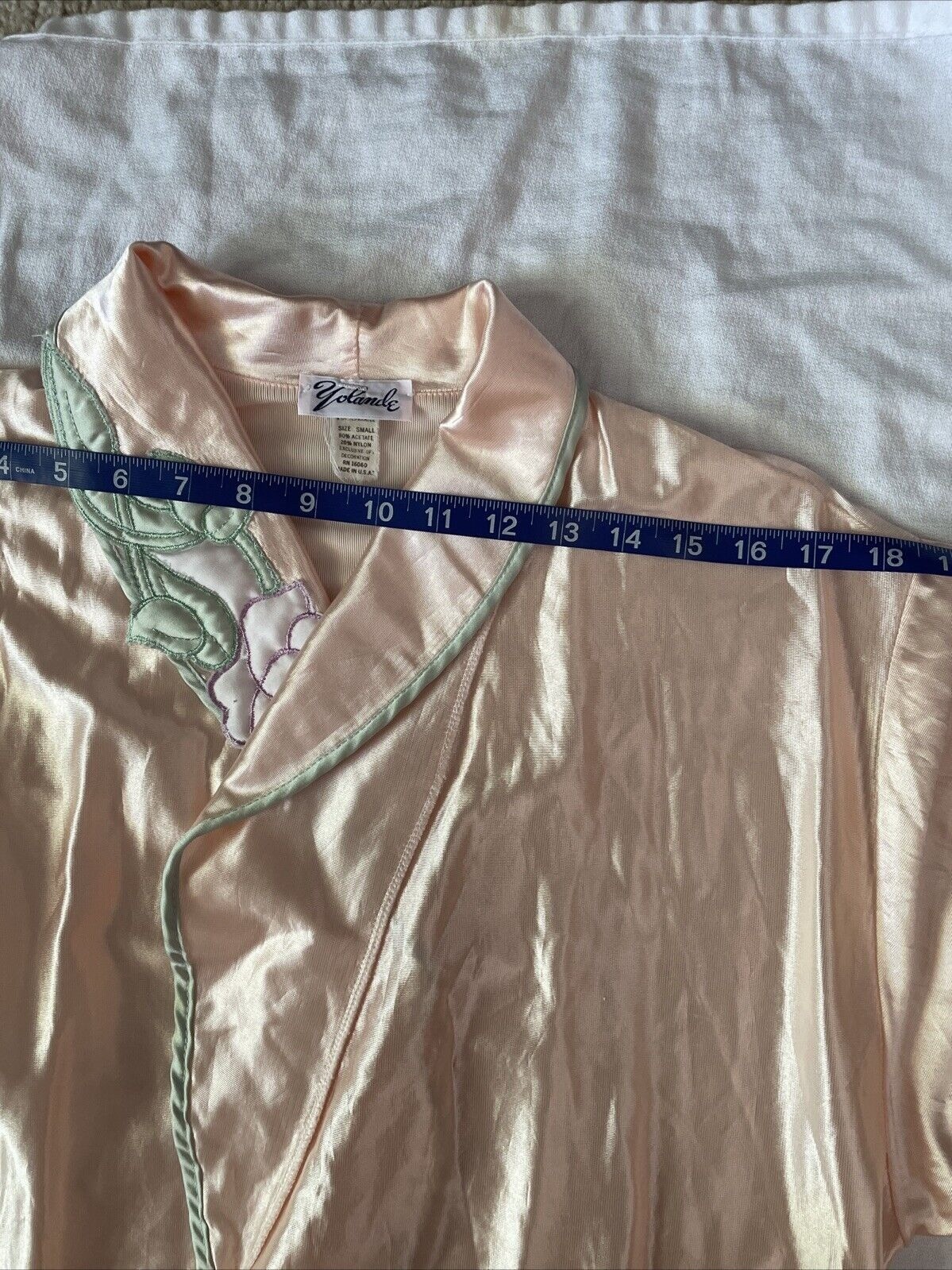 Embroidered Pale Pink Long Robe With Floral Collar & Tie Closure Vintage Small