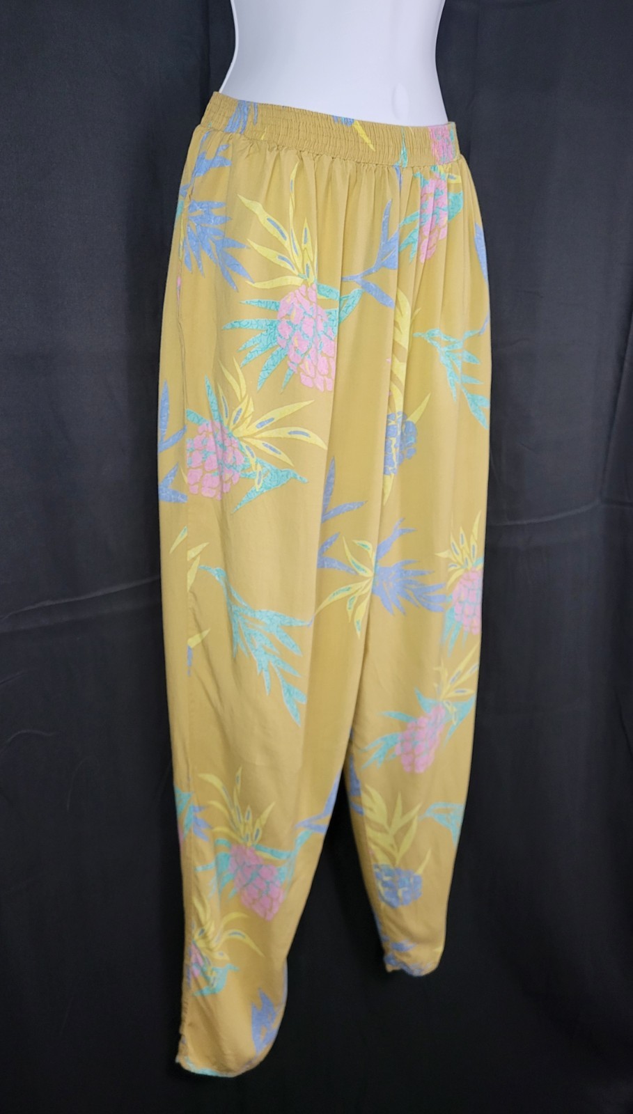 Vintage Maui Connection Tan Hawaiian Pants w Pastel Leaves Size Large