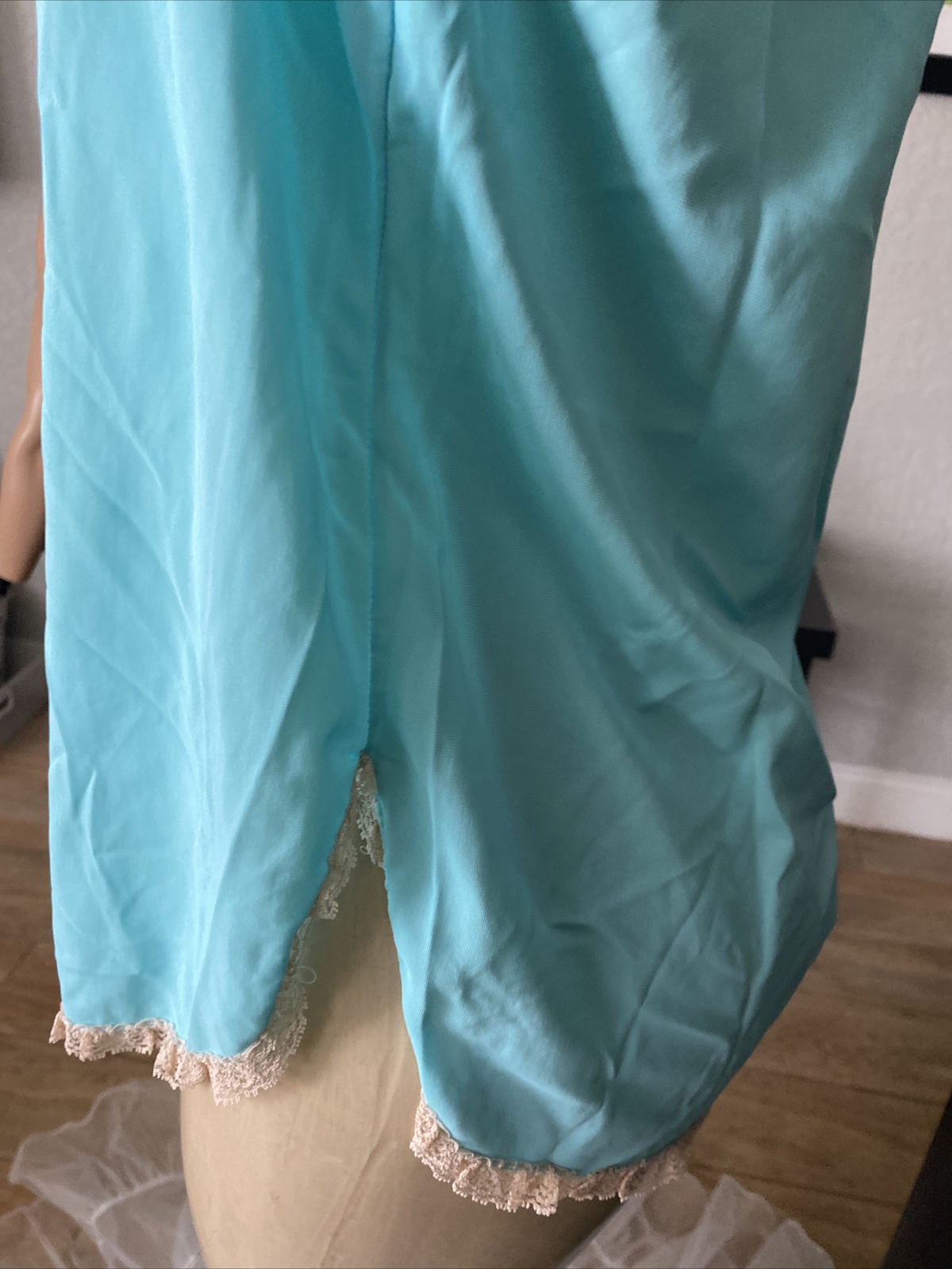 VINTAGE AVIAN Blue W/Lace Trim Bell Sleeves Frilly Sleep Shirt Sz Small 11b