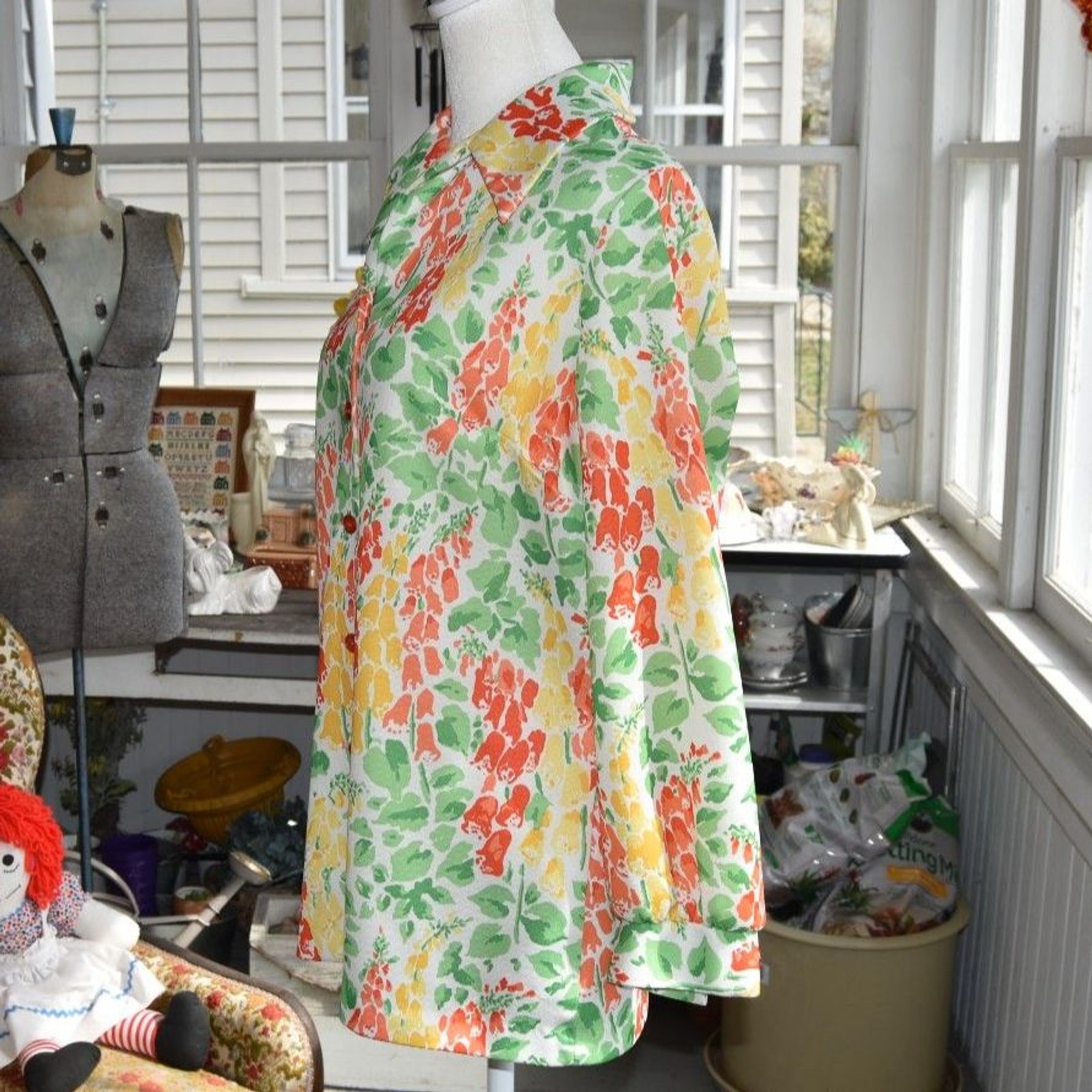 Vintage Mynette Floral Blouse 1960s Mod Orange Green Button Front Top L
