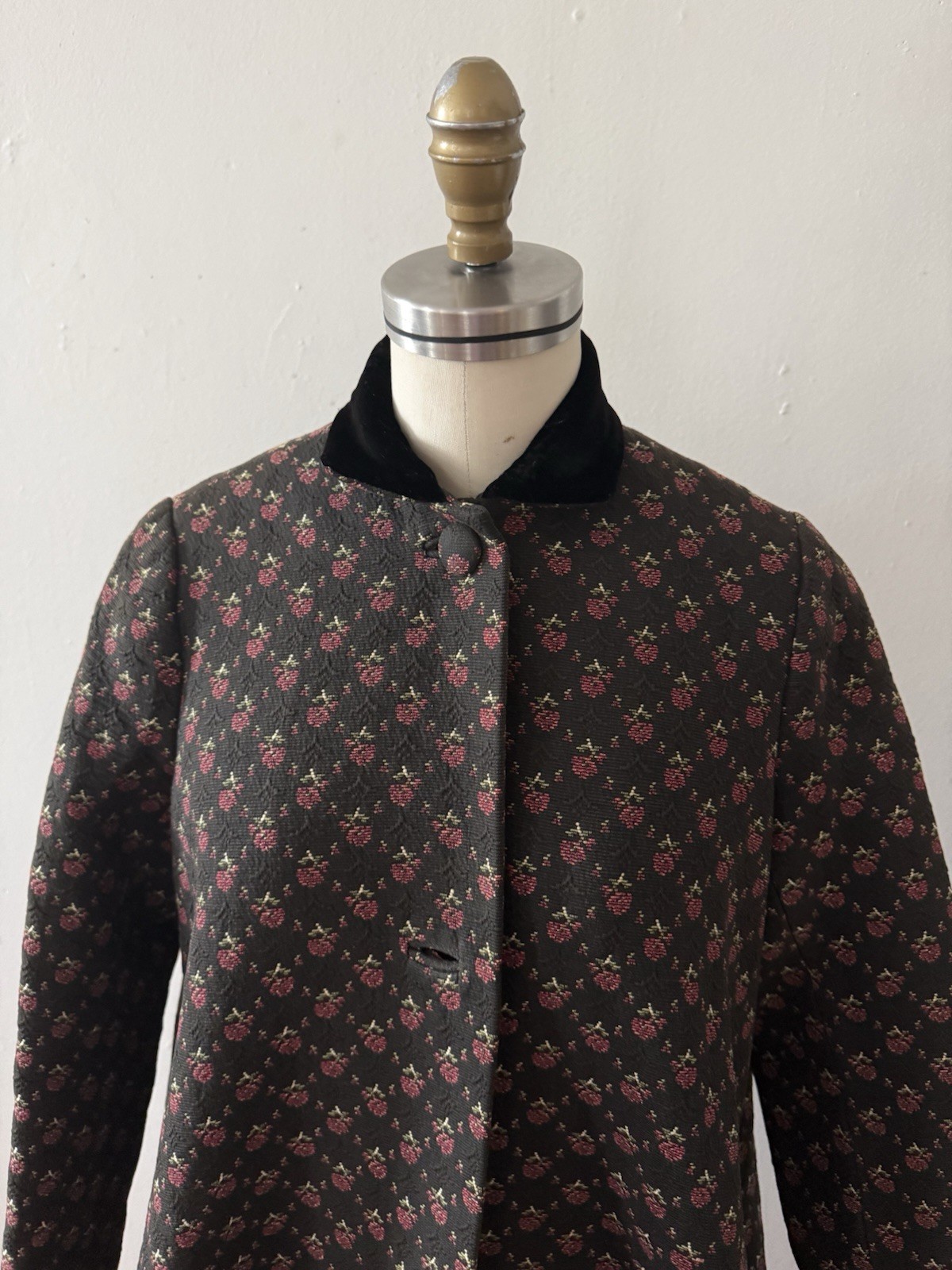 Mid-C Floral Jacquard/Matelassé/Quilted Full Length Tapestry Coat Velvet Collar
