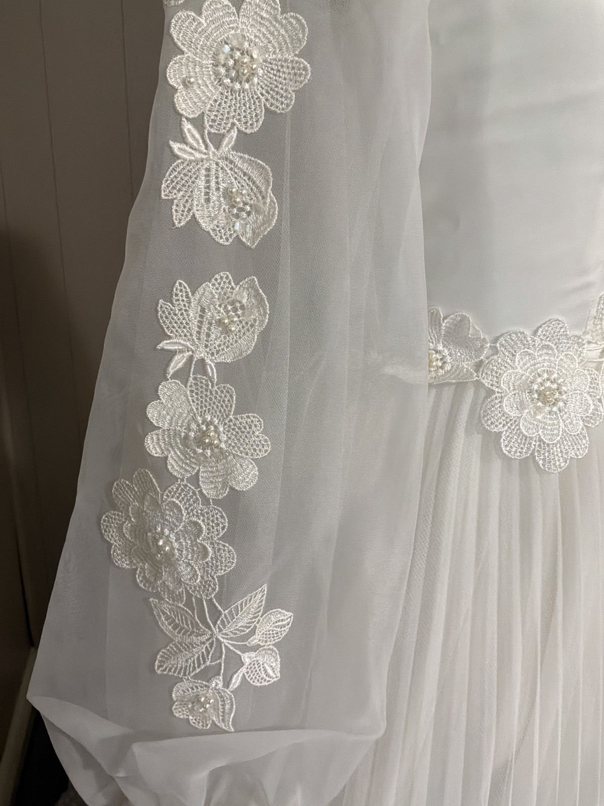 1960’s Vintage Wedding Gown Regal Neckline Delicate Lace Petite XS