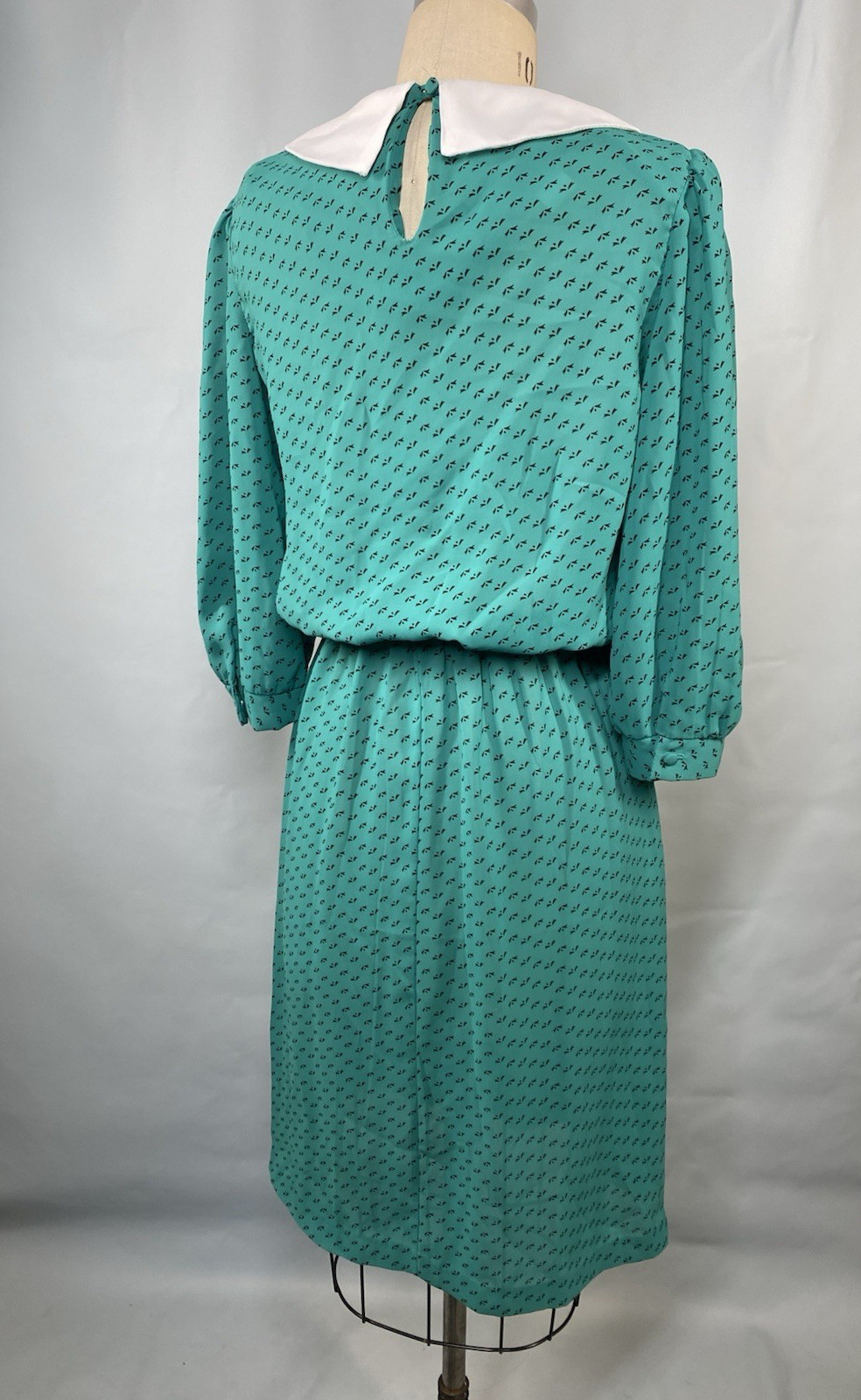 Vintage Dress SIZE MEDIUM green Peter Pan collar ALEXIS FASHIONS 80s 70s modest