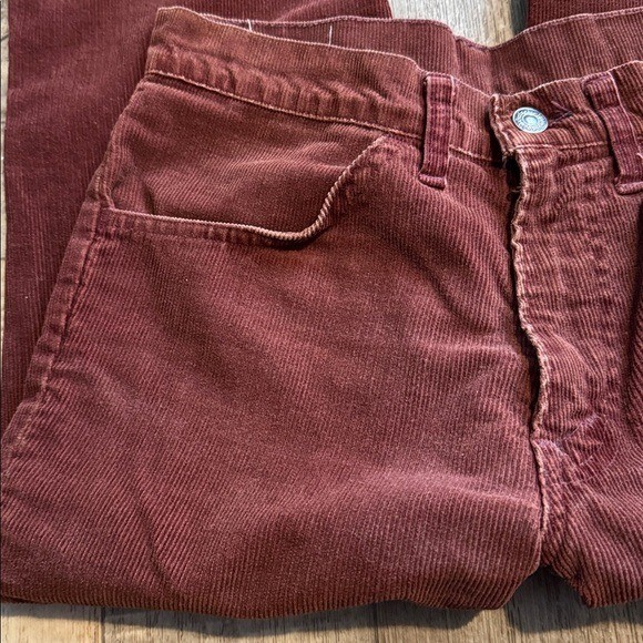 1978** VINTAGE**LEVI’S 684 Burgundy Corduroy Pants- size 29×34