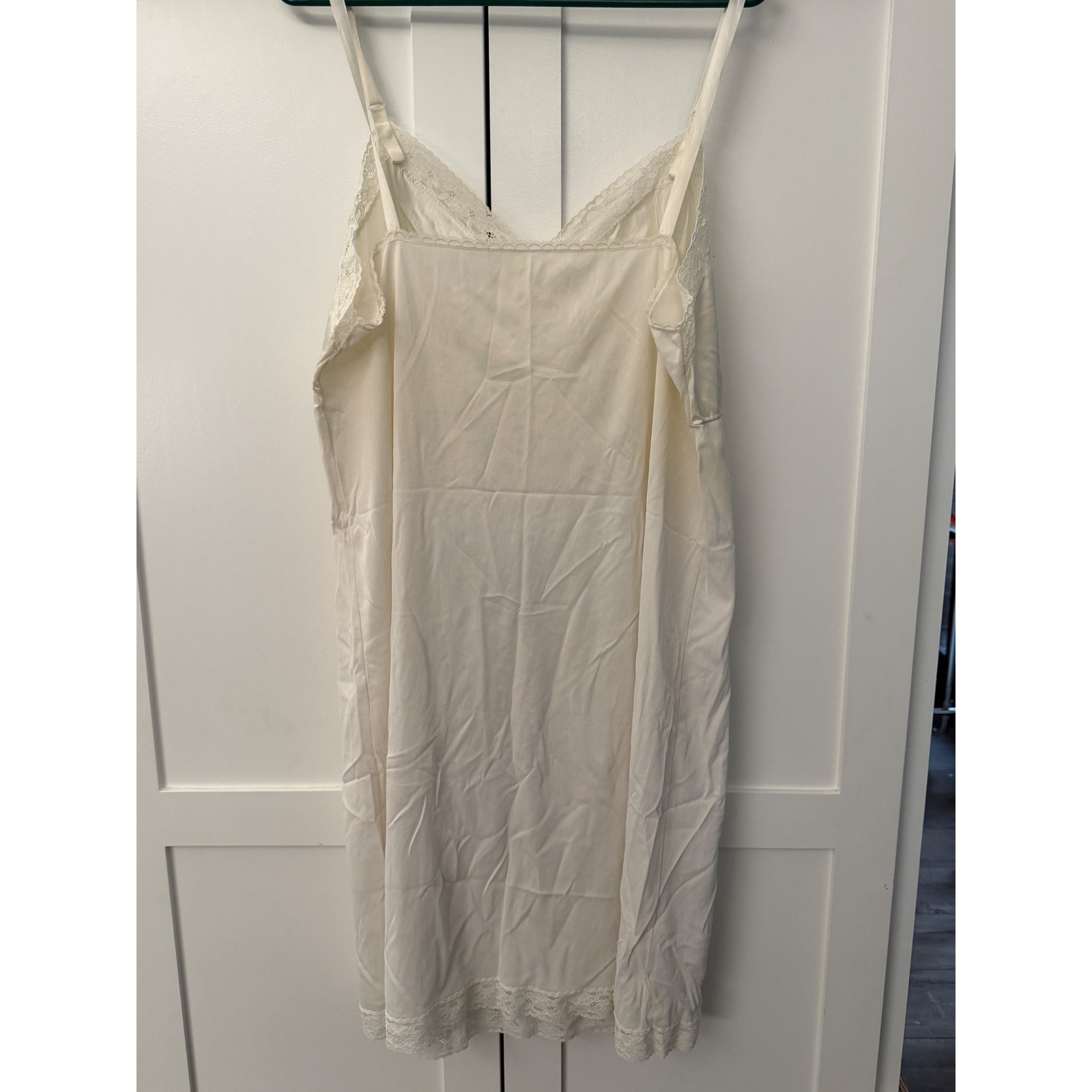 Vanity Fair Vintage Cream Lace Full Slip Antron III Nylon Size 44 Made in USA