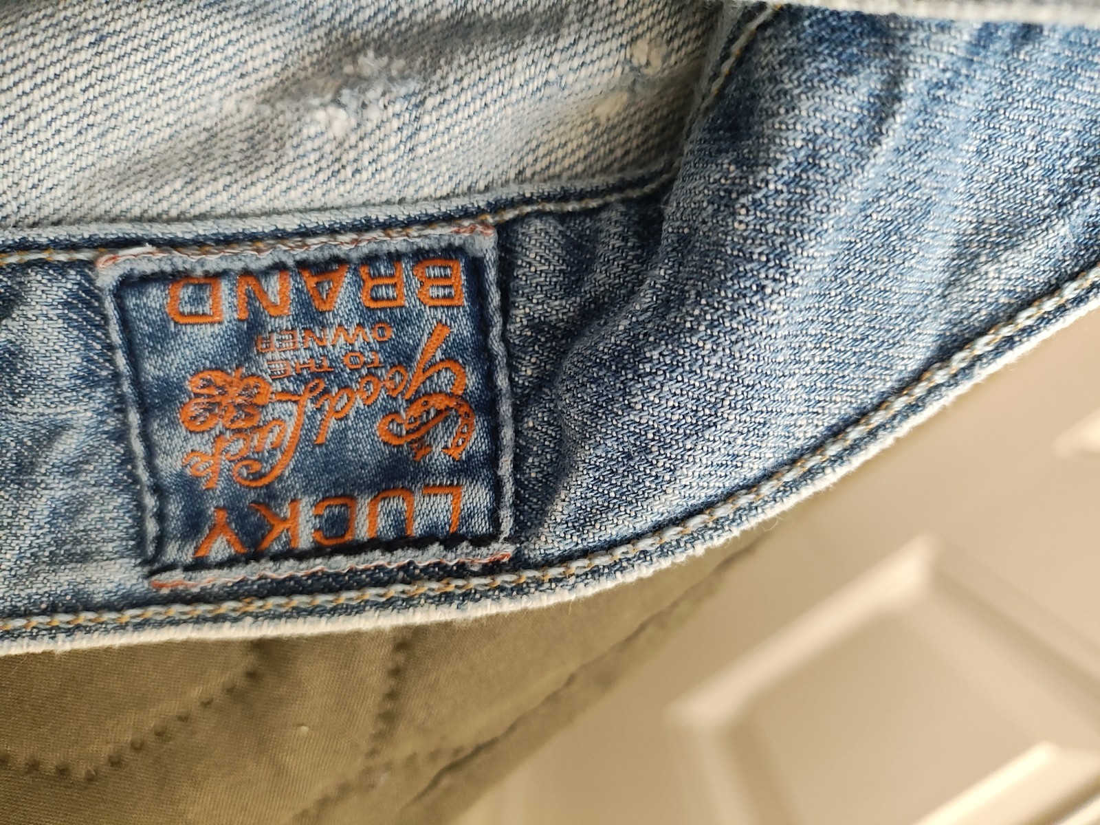 Lucky Brand By Gene Montesano Reg Inseam Light Distressed Denim With Logo Lined
