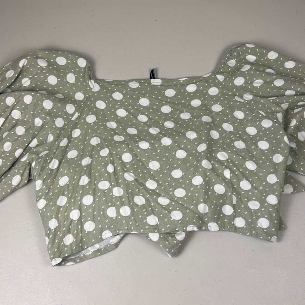 Vera Moda Dessert Sage/Snow crop Top NWT Perfect condition!!