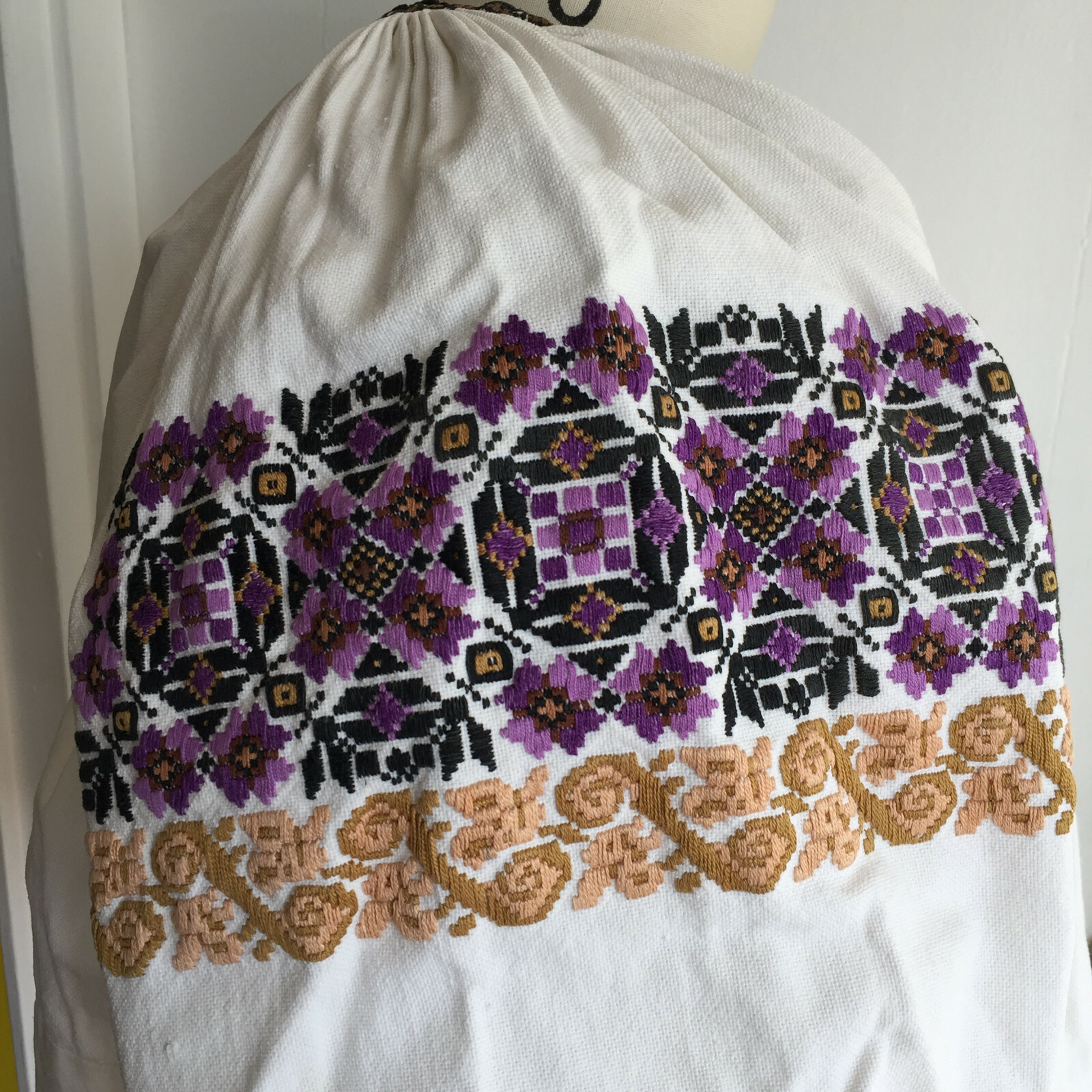 VINTAGE HUNGARIAN FOLK BLOUSE Embroidered Heavy Linen Peasant Top S M OOK