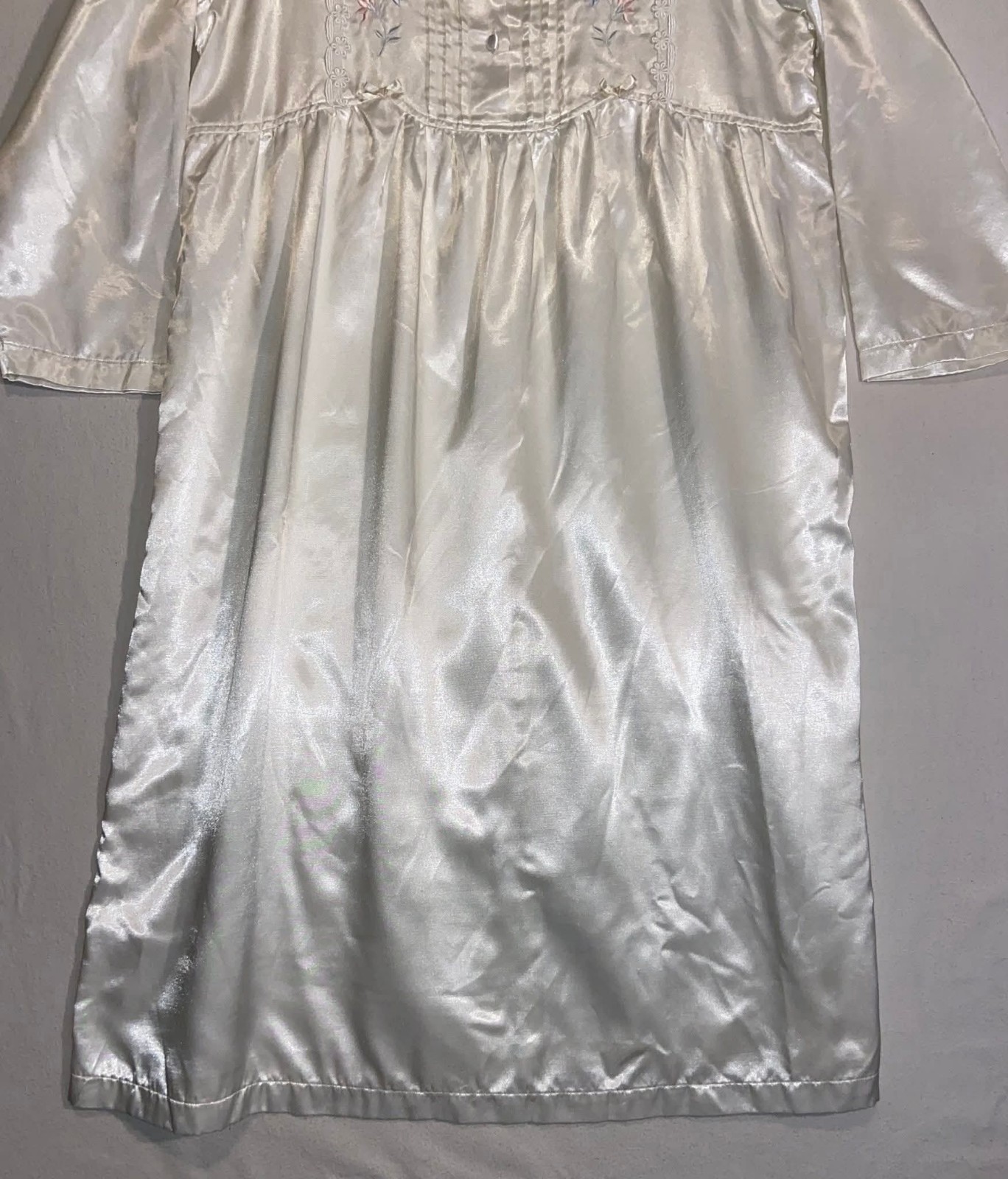 Vintage Delicates Long Sleeves White Silky Nightgown Floral Embroidered Buttons