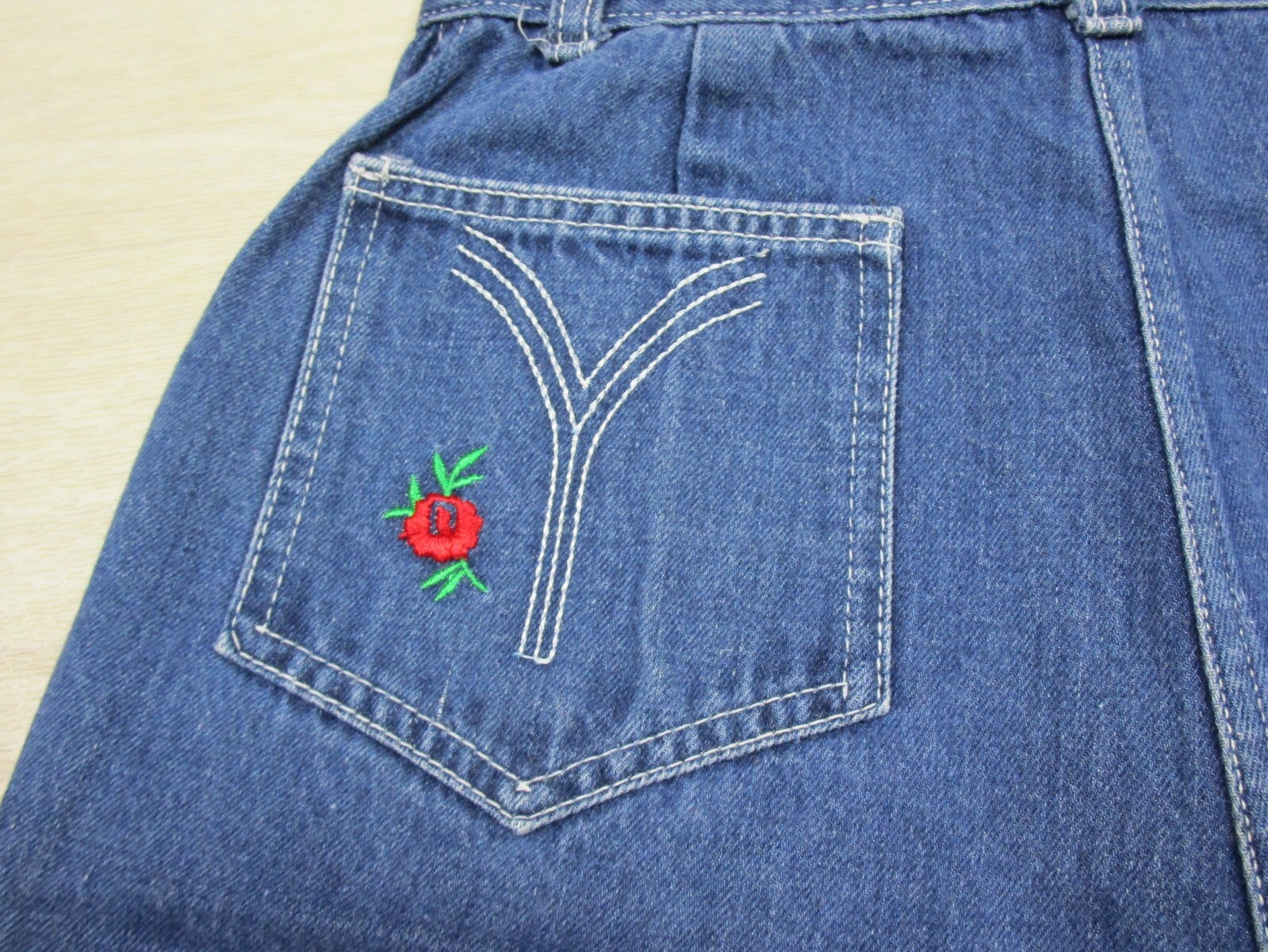Vintage 70s Jeans Womens Sz 25 High Rise Straight Denim Raw Hem Embroidered Rose