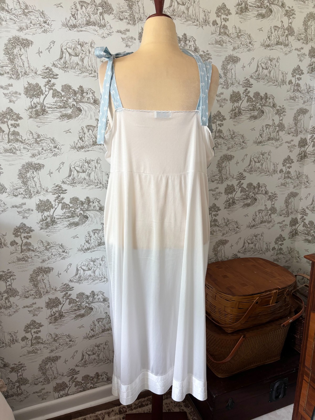 Vintage 70s San Souci Lingerie White Slip Nightgown with Scalloped Neckline