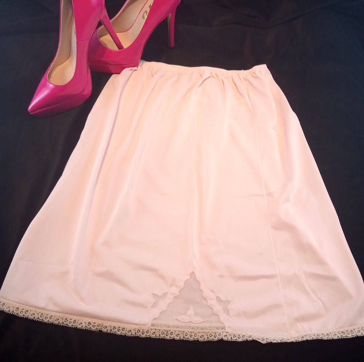 SEXY SISSY PINK ALL NYLON 1/2 SLIP PRETTY SIZE FITS WAIST SIZES 24″TO 34″