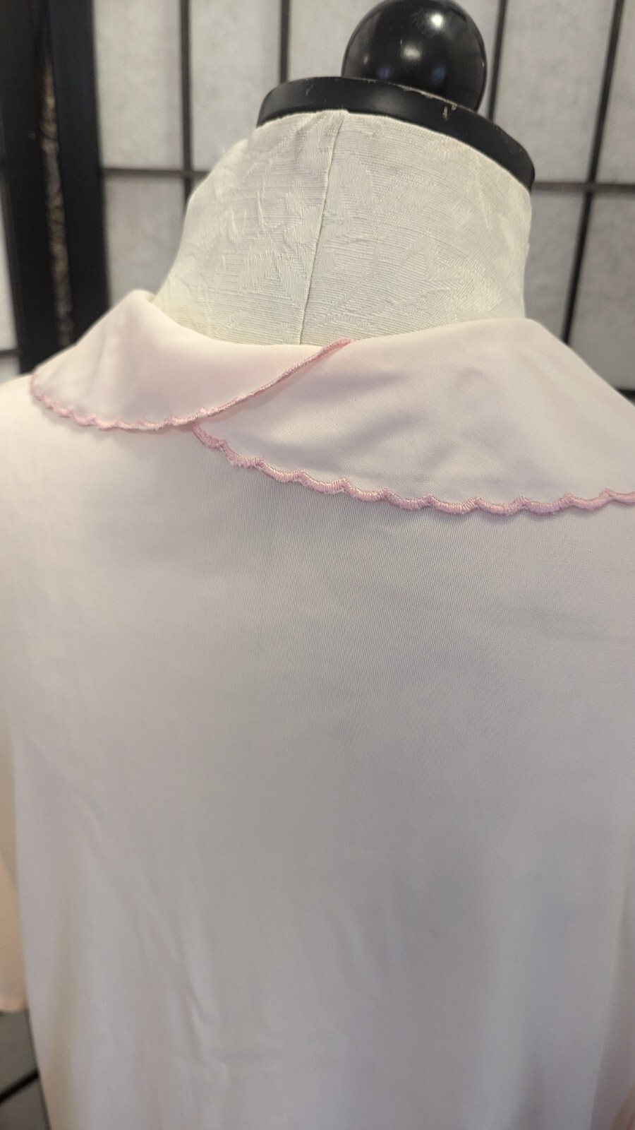 Vintage Deena of California M Peignoir Robe pink nylon Embroidered collar button