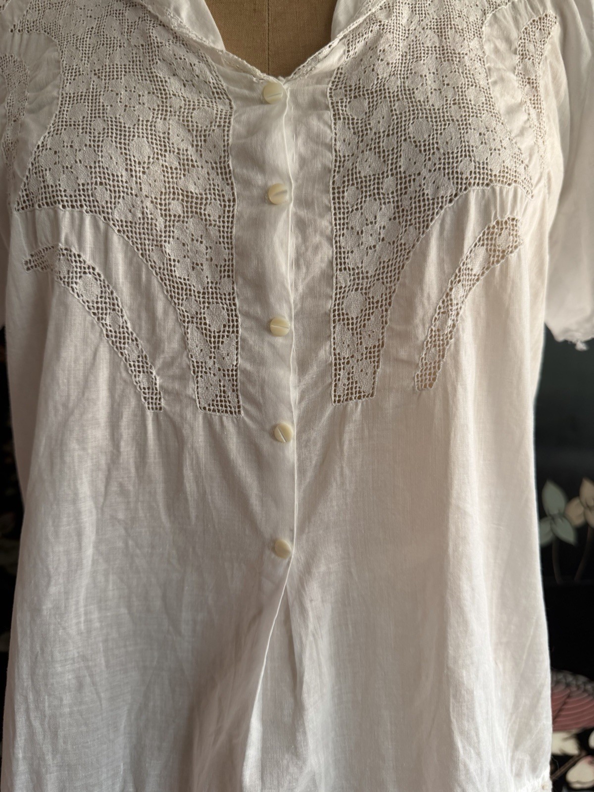 Vintage 1940’s White Cotton Blouse Dotted Swiss & Crochet Lace Puff Sleeve Top