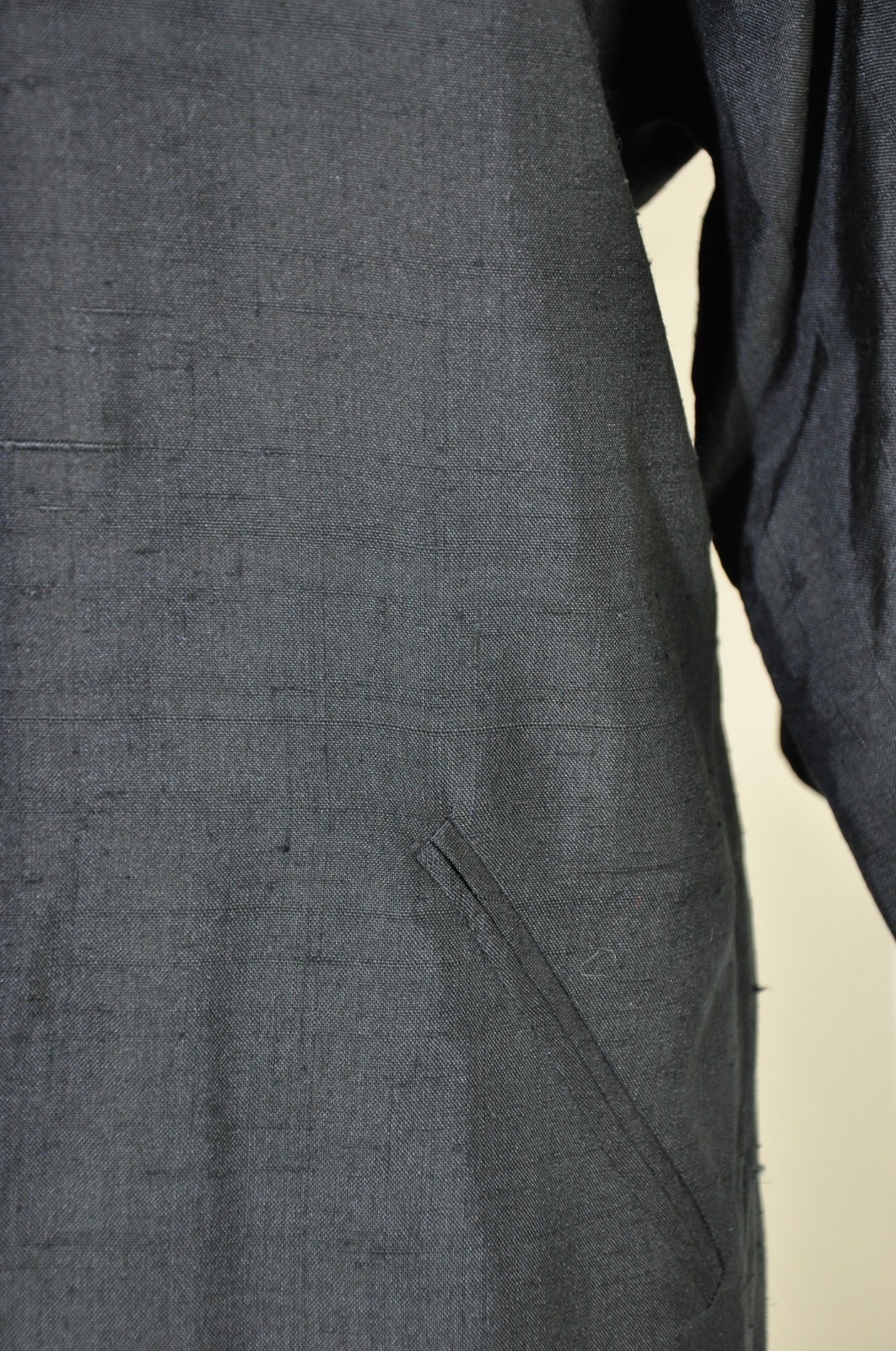 90s Black Textured Raw Silk Long Sleeve Button Front Modest Shirtdress Women M L