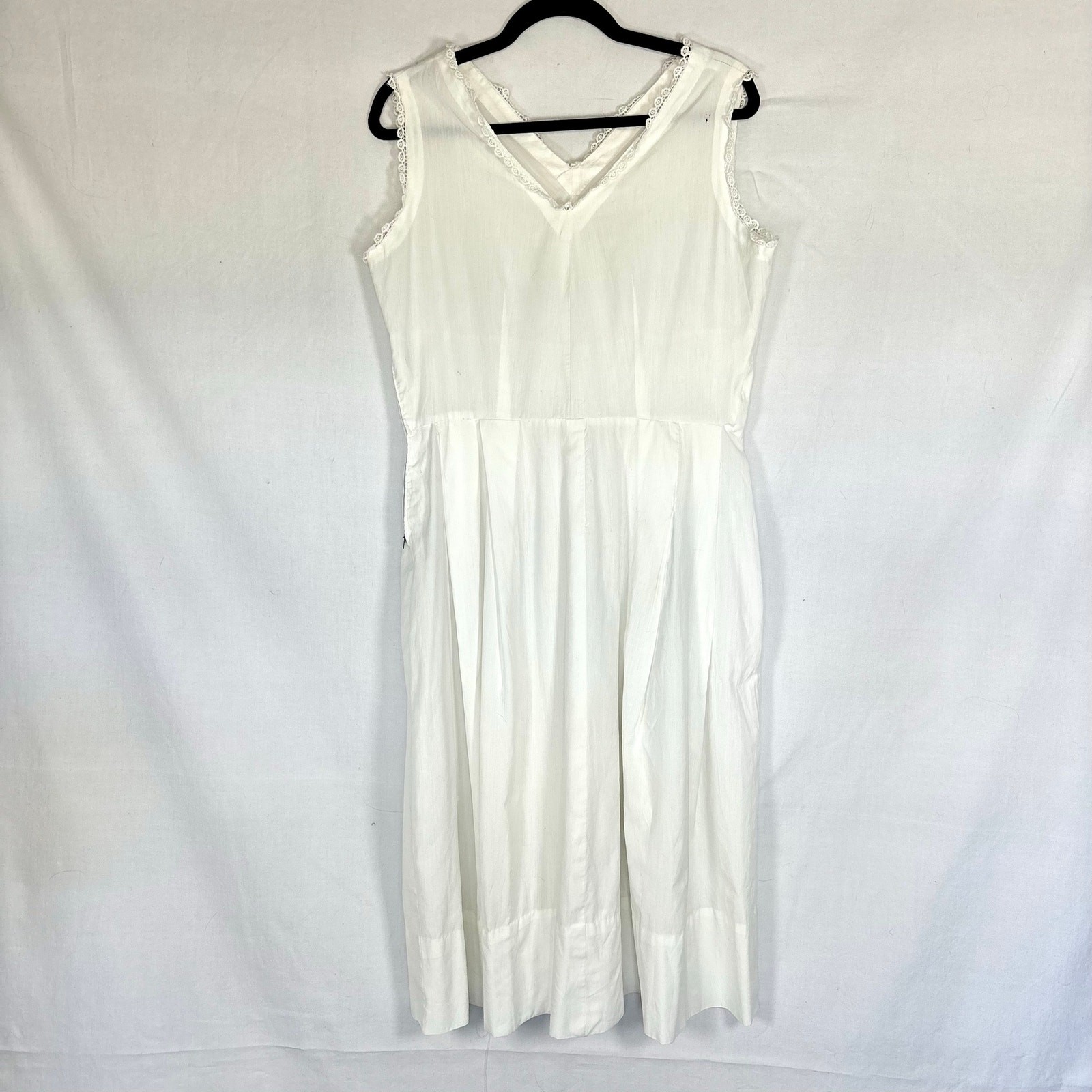 Vintage 1950s White Cotton Day Dress Crochet Trim Pleated Skirt Side Metal Zip