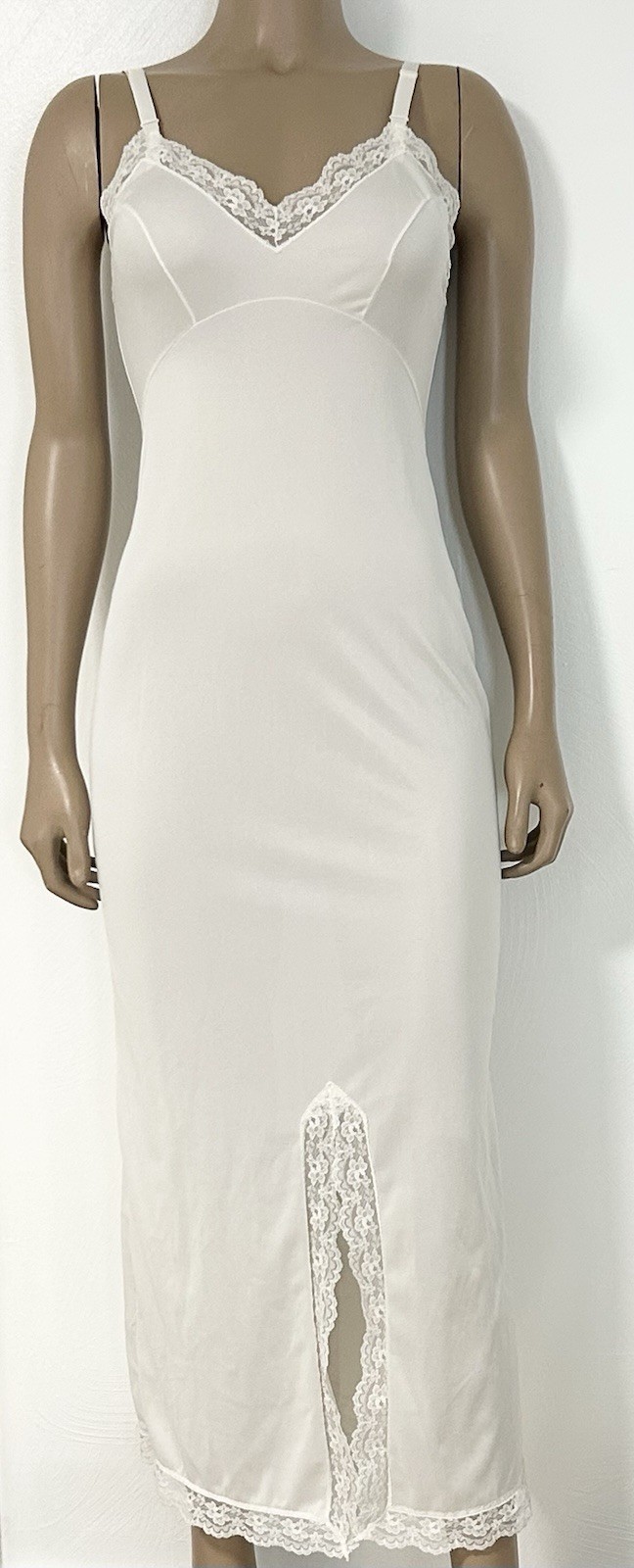 Vintage 100% Long Full Maxi Slip Lace Trim Size 32 Small Pembrooke White Nylon